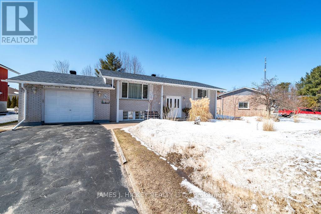 101 Frontenac Crescent, Deep River, Ontario  K0J 1P0 - Photo 45 - X12983754