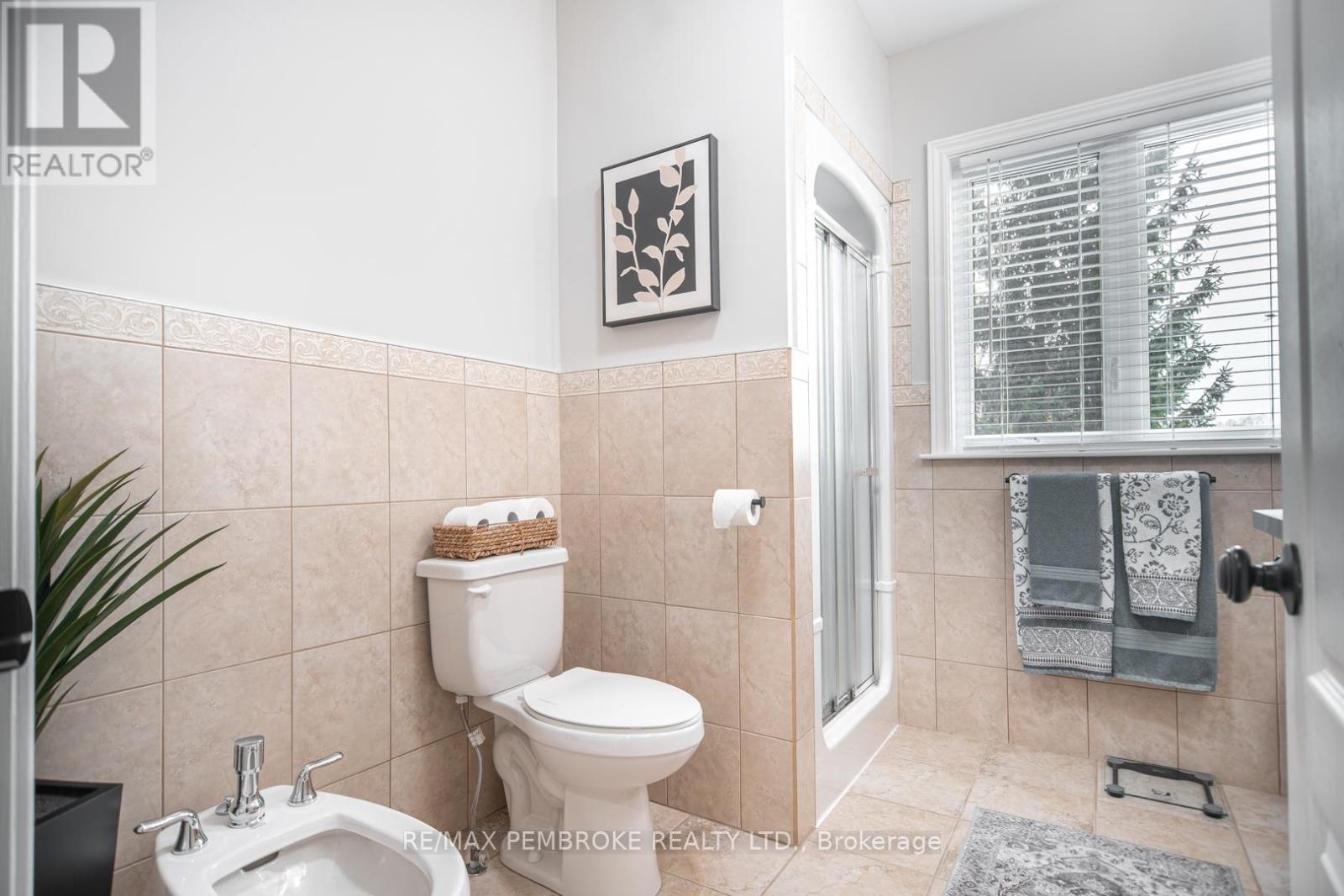 20 Mallard Street, Laurentian Valley, Ontario  K8A 8N9 - Photo 17 - X12983836