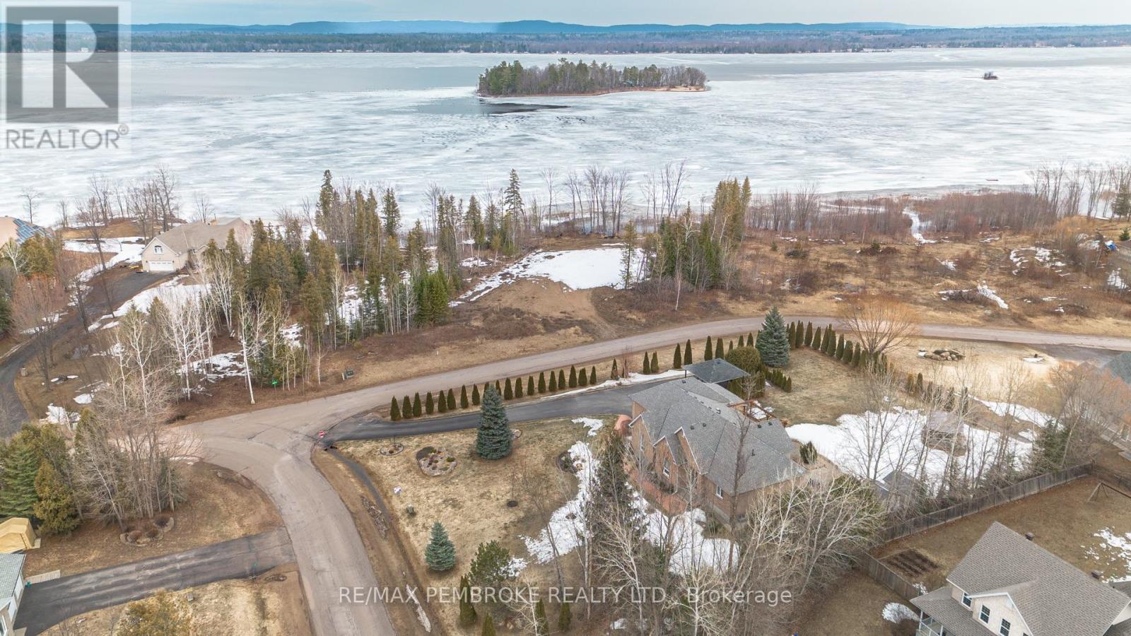 20 Mallard Street, Laurentian Valley, Ontario  K8A 8N9 - Photo 44 - X12983836