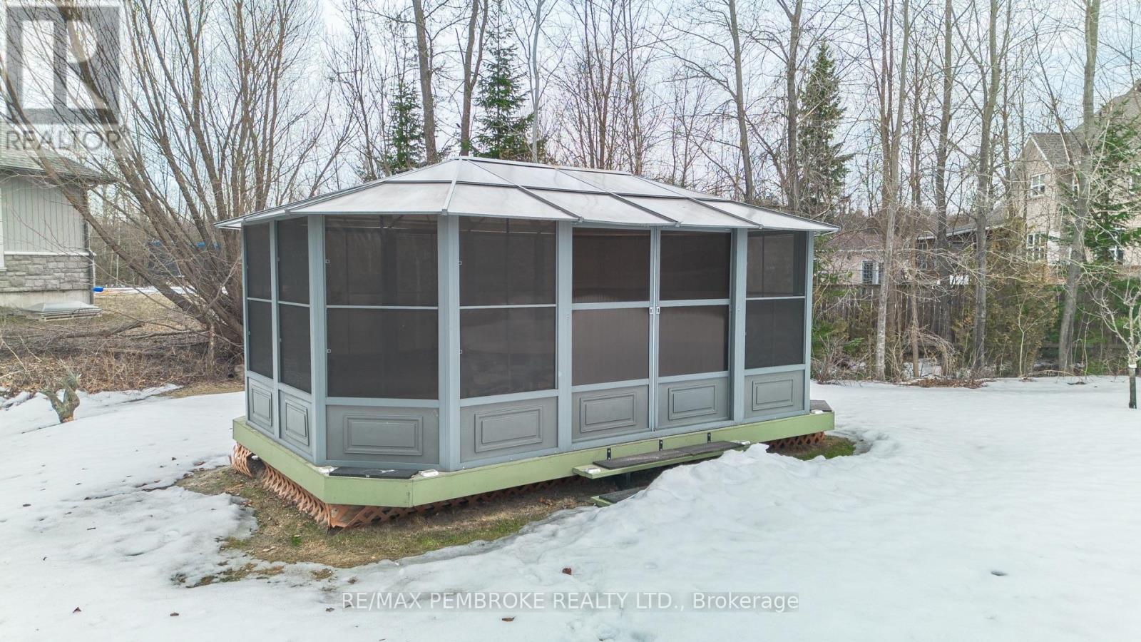 20 Mallard Street, Laurentian Valley, Ontario  K8A 8N9 - Photo 49 - X12983836