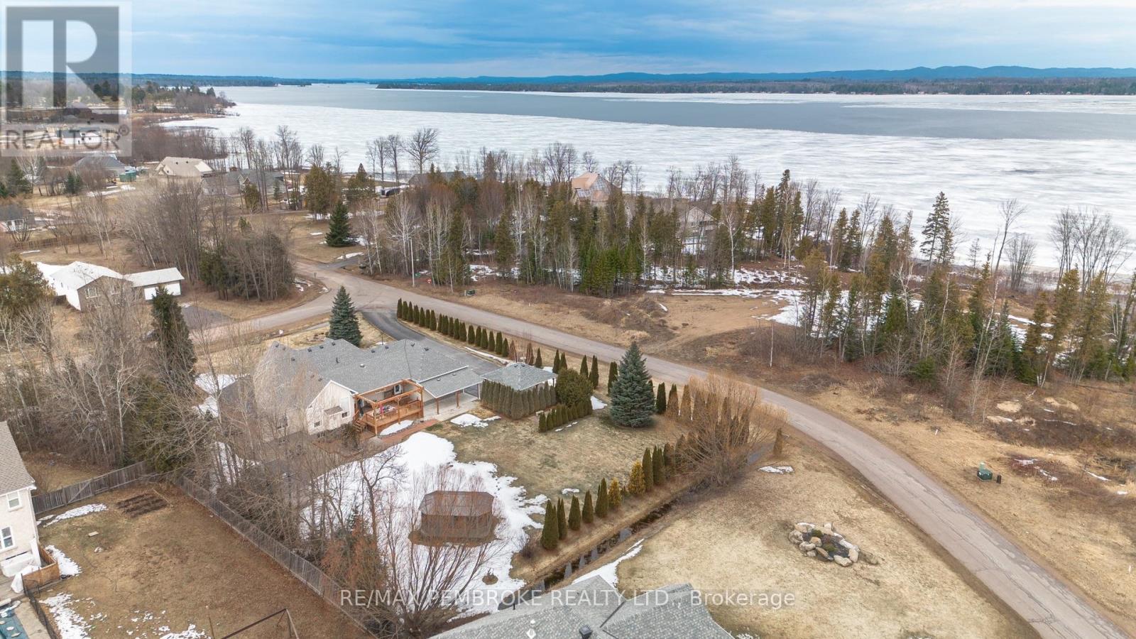 20 Mallard Street, Laurentian Valley, Ontario  K8A 8N9 - Photo 50 - X12983836