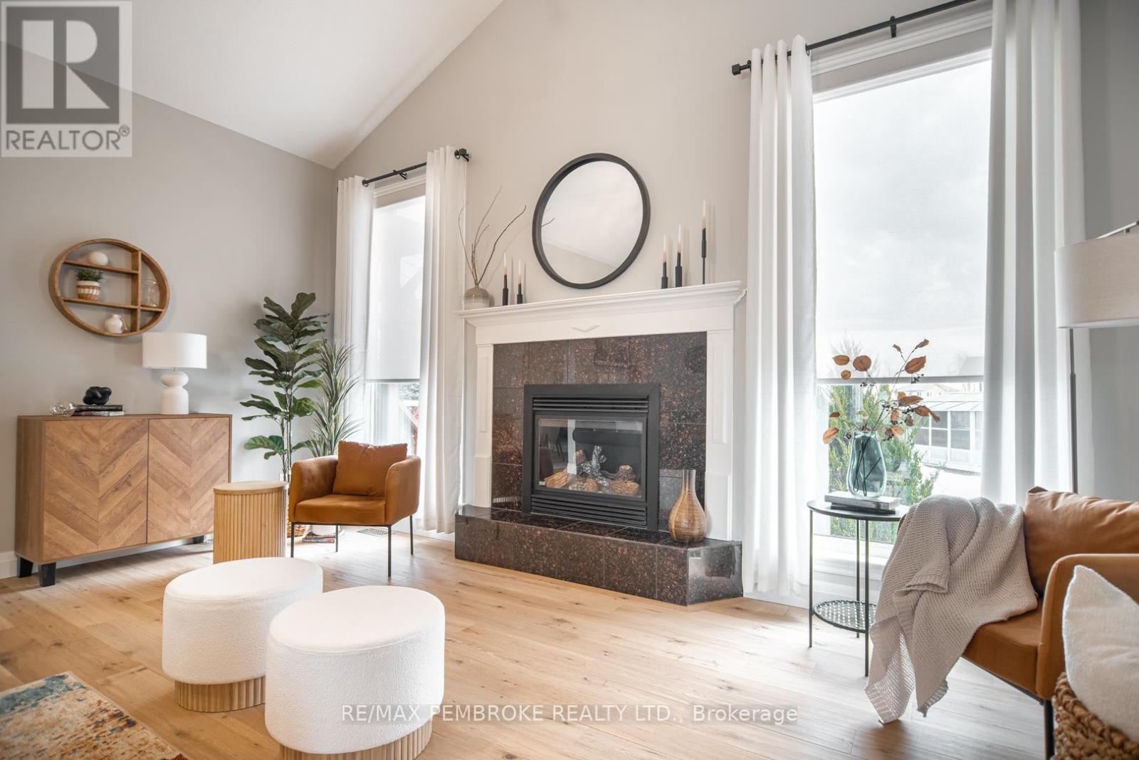 20 Mallard Street, Laurentian Valley, Ontario  K8A 8N9 - Photo 6 - X12983836