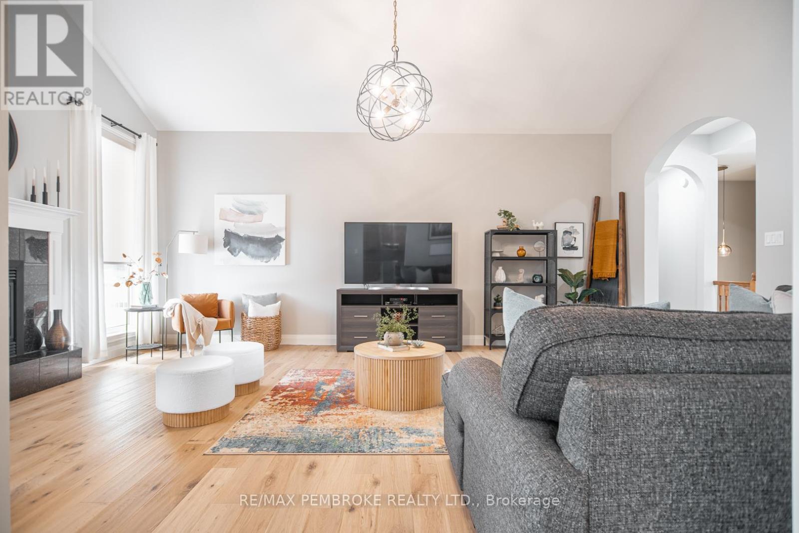 20 Mallard Street, Laurentian Valley, Ontario  K8A 8N9 - Photo 8 - X12983836