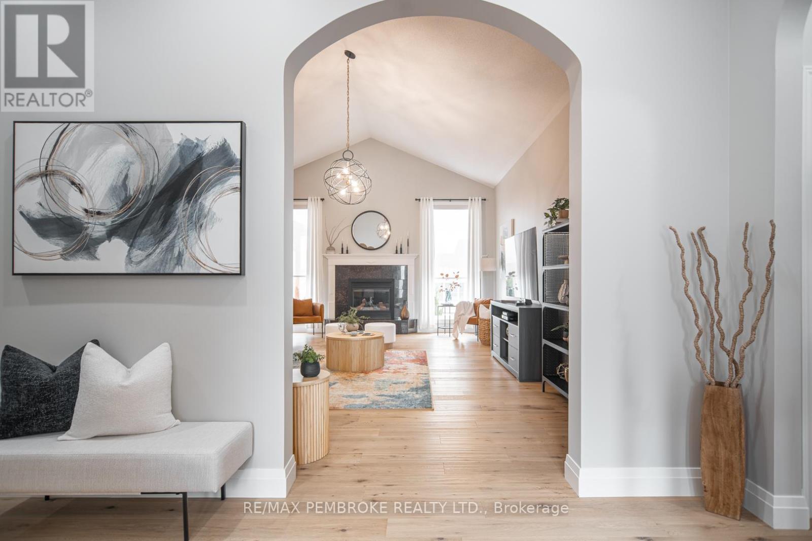 20 Mallard Street, Laurentian Valley, Ontario  K8A 8N9 - Photo 9 - X12983836