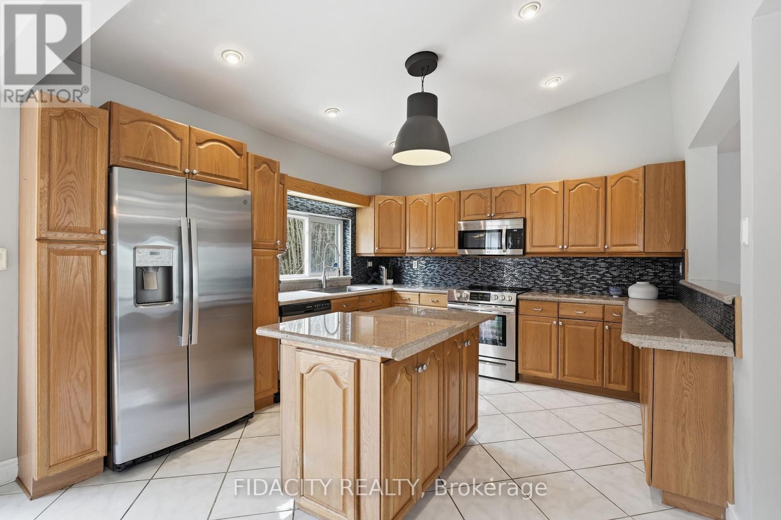 6560 Jack Pine Crescent, Ottawa, Ontario  K4P 1E1 - Photo 13 - X12983776