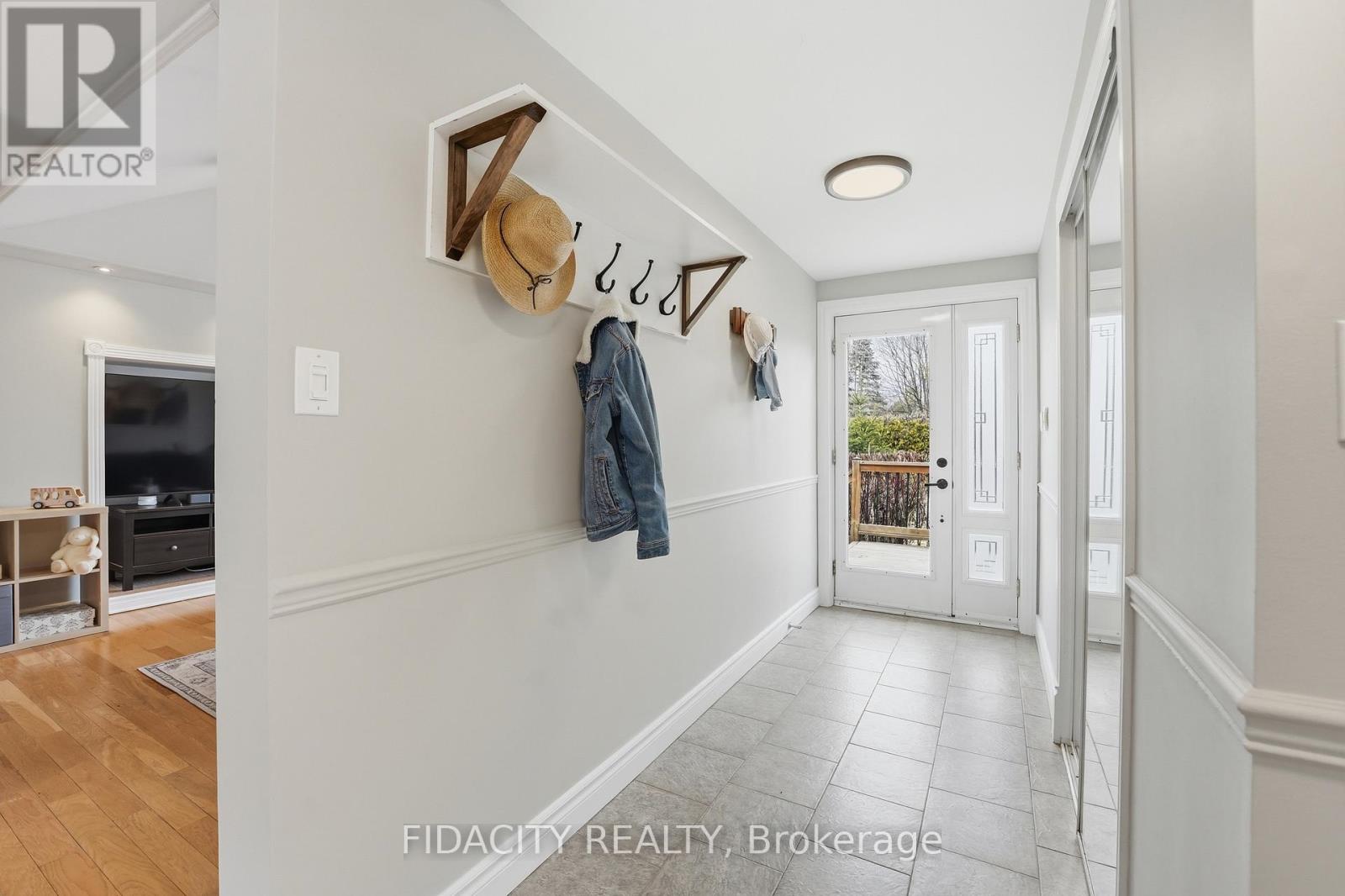 6560 Jack Pine Crescent, Ottawa, Ontario  K4P 1E1 - Photo 5 - X12983776