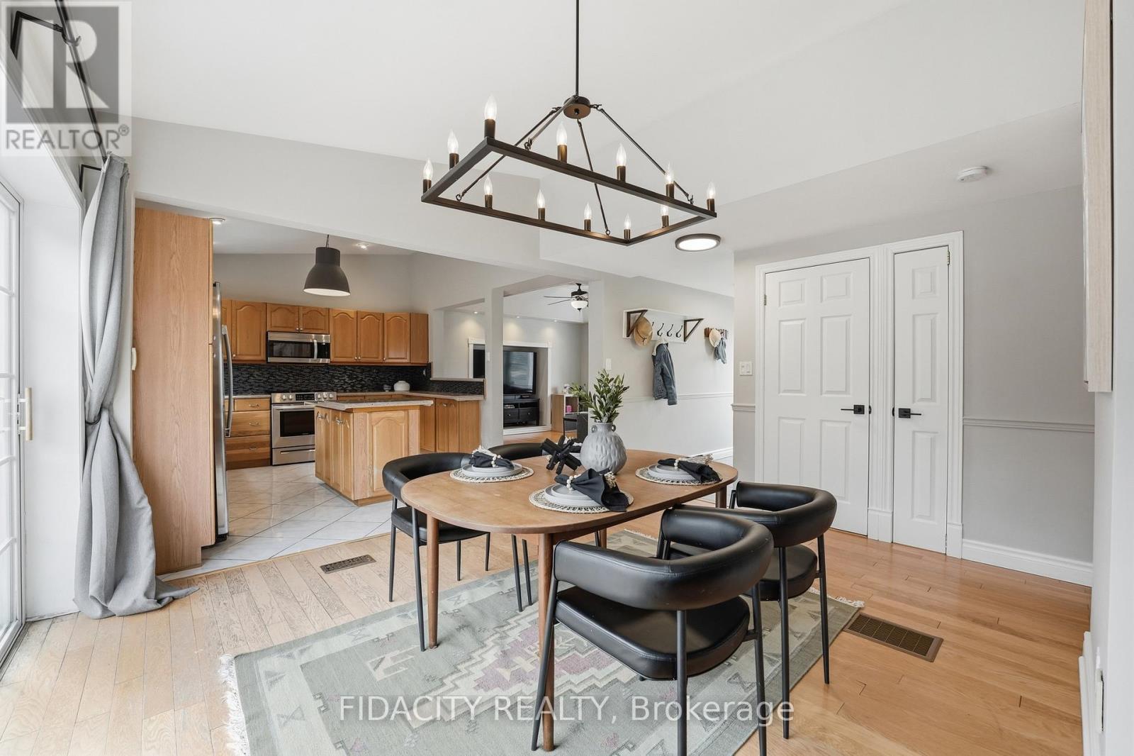 6560 Jack Pine Crescent, Ottawa, Ontario  K4P 1E1 - Photo 9 - X12983776