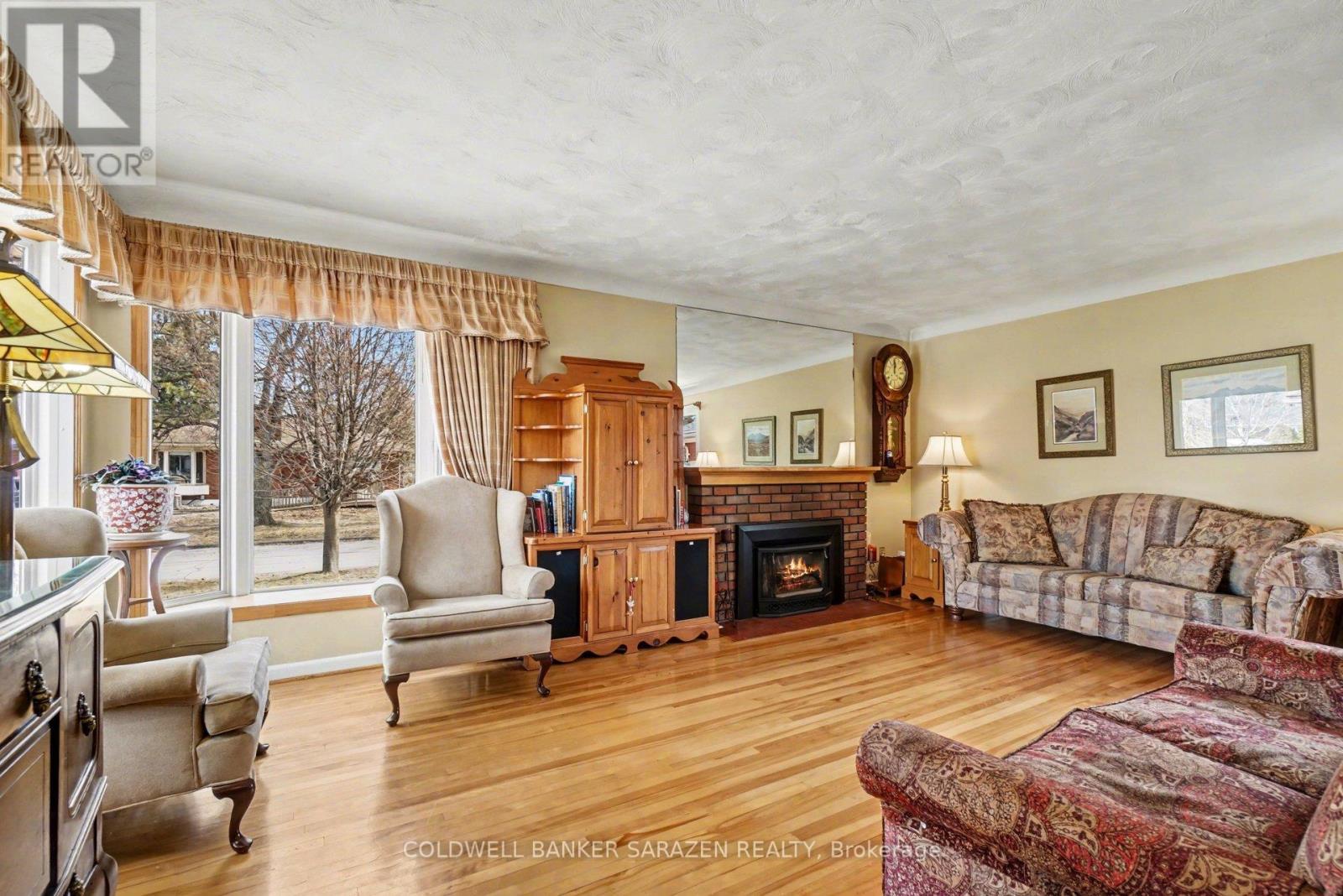 1306 Hanbury Street, Ottawa, Ontario  K2C 2M2 - Photo 2 - X12983792