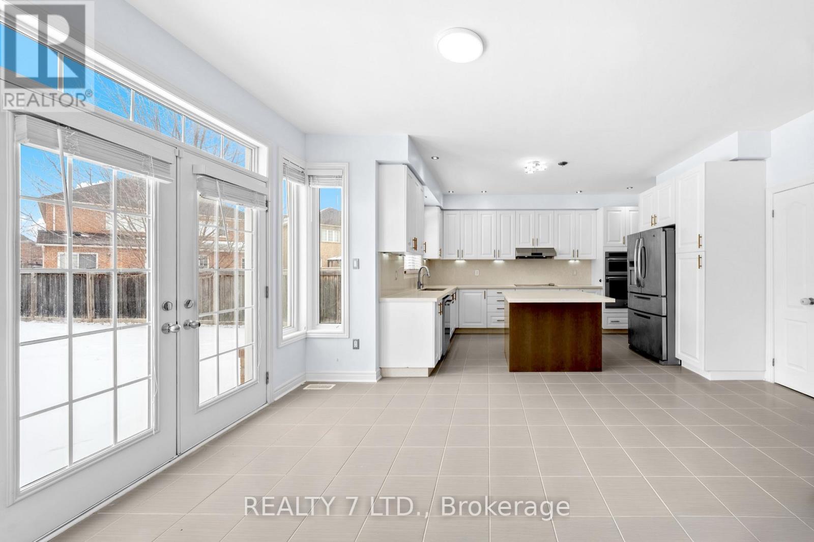 67 Jewelwing Court, Bradford West Gwillimbury (Bradford), Ontario  L3Z 0N7 - Photo 10 - N12983760