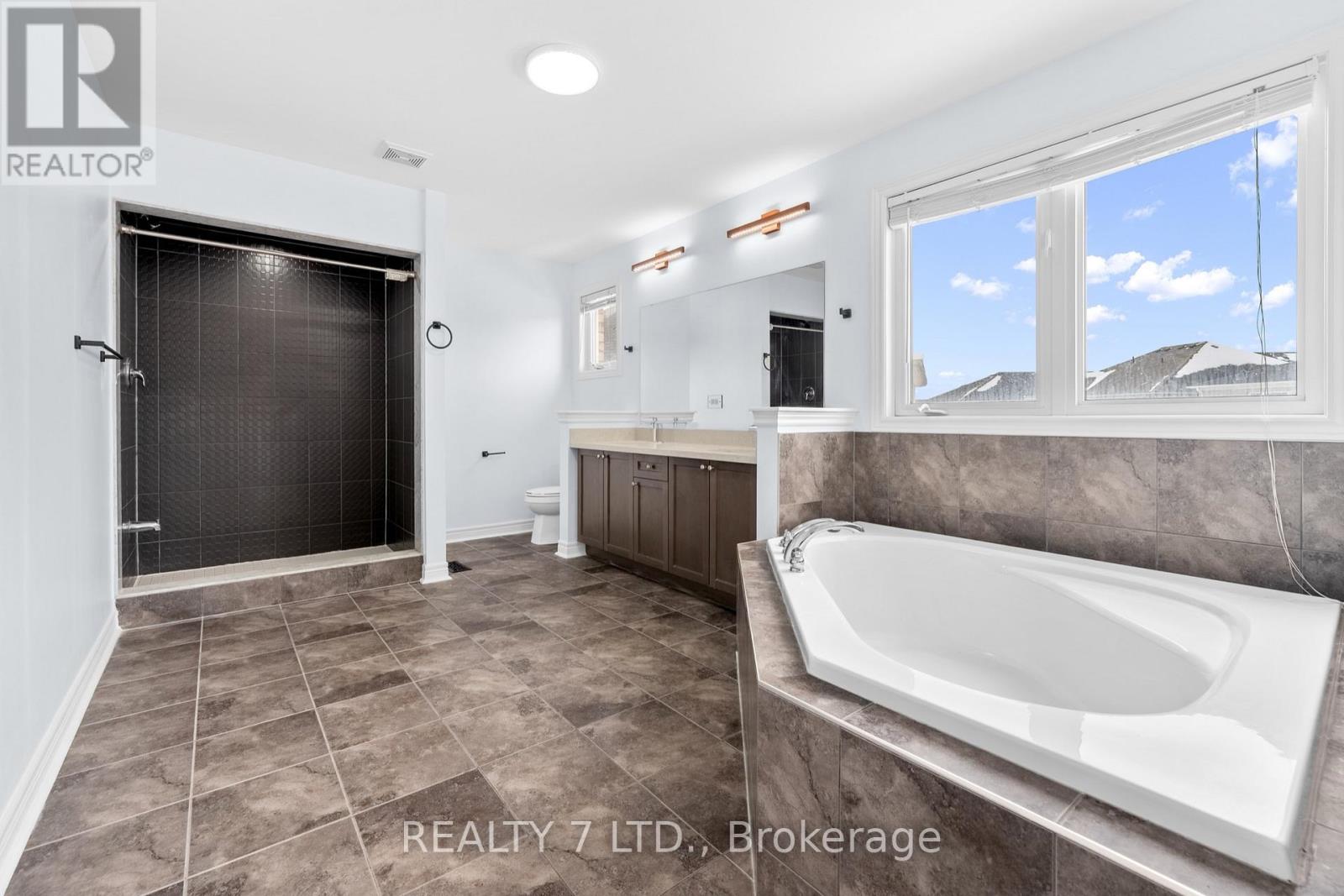 67 Jewelwing Court, Bradford West Gwillimbury (Bradford), Ontario  L3Z 0N7 - Photo 22 - N12983760