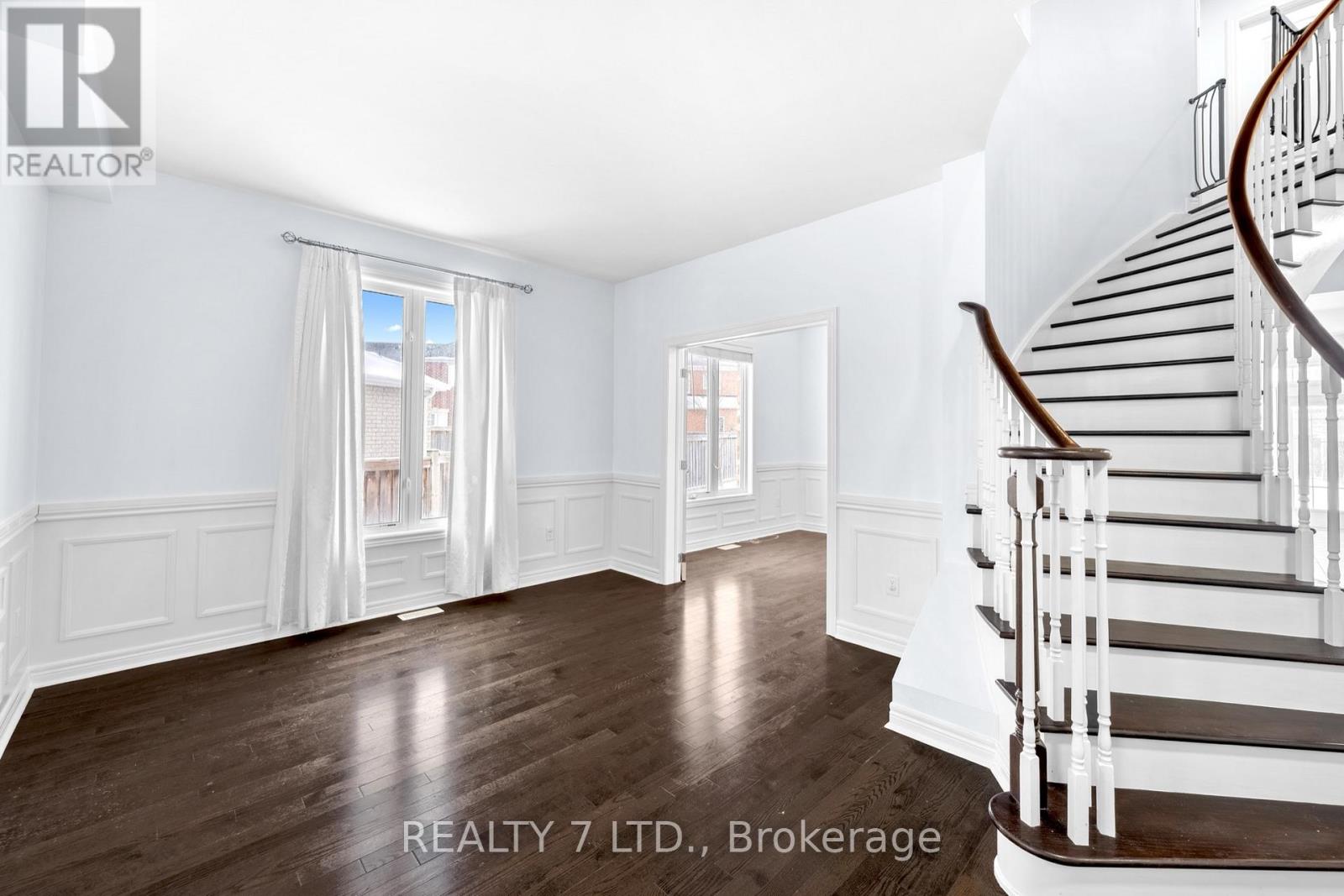 67 Jewelwing Court, Bradford West Gwillimbury (Bradford), Ontario  L3Z 0N7 - Photo 5 - N12983760