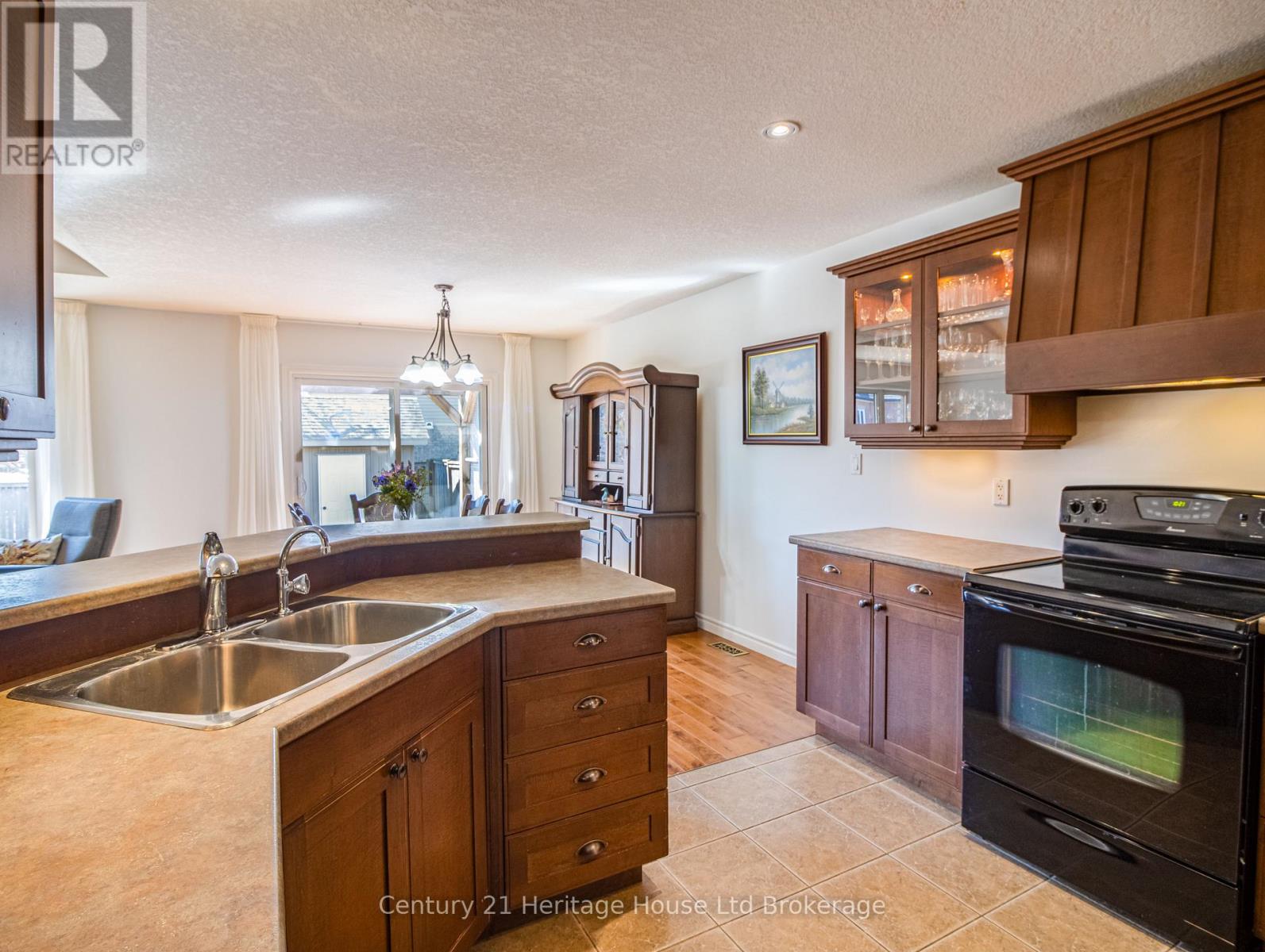 169 First Street W, Woolwich, Ontario  N3B 1H1 - Photo 13 - X12983610