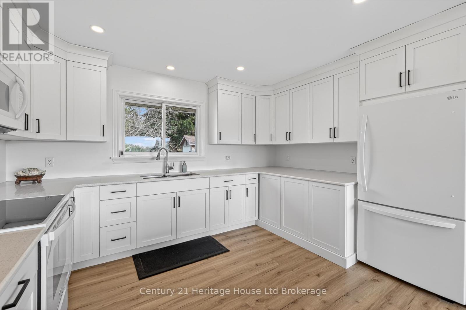 181 Clarke Road E, Ingersoll, Ontario  N5C 3T7 - Photo 12 - X12983806