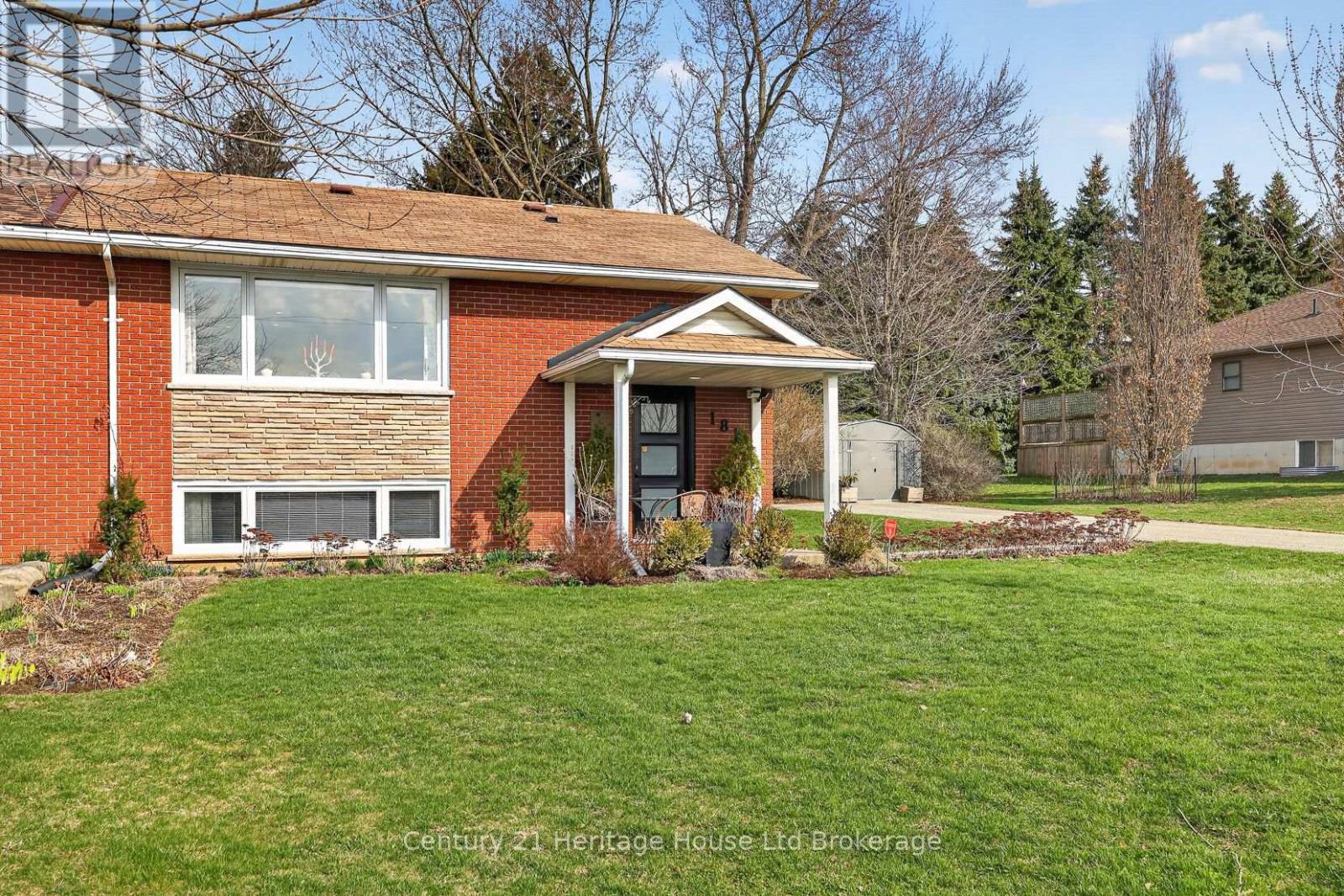 181 Clarke Road E, Ingersoll, Ontario  N5C 3T7 - Photo 2 - X12983806