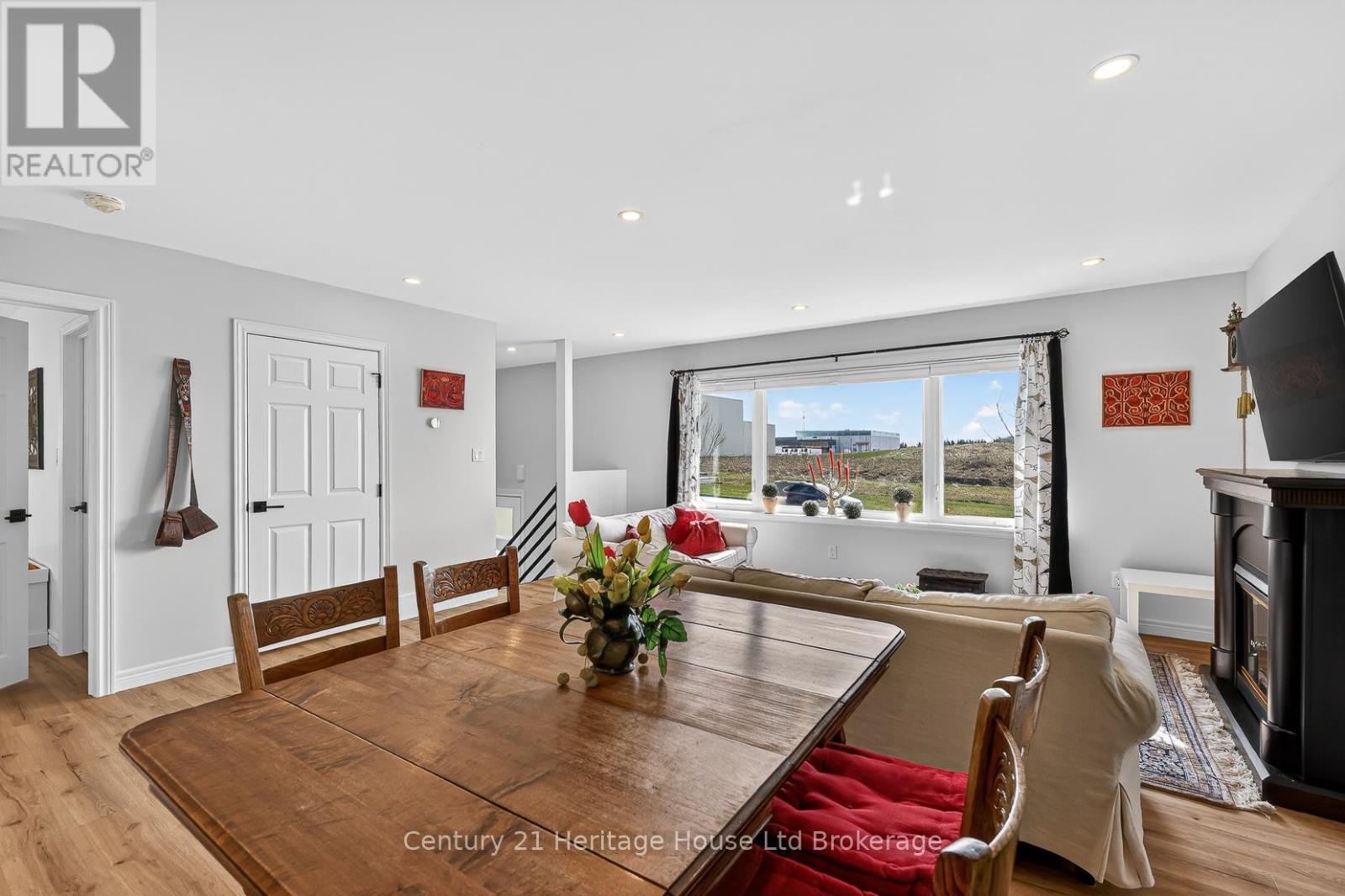 181 Clarke Road E, Ingersoll, Ontario  N5C 3T7 - Photo 8 - X12983806