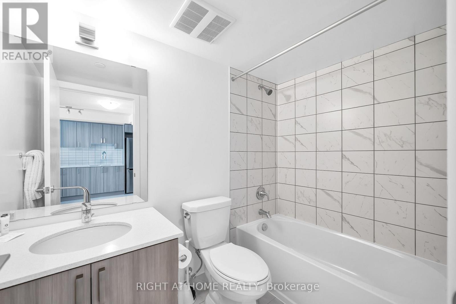 2204 - 1010 Sandy Beach Road, Pickering, Ontario  L1W 0C7 - Photo 5 - E12857396