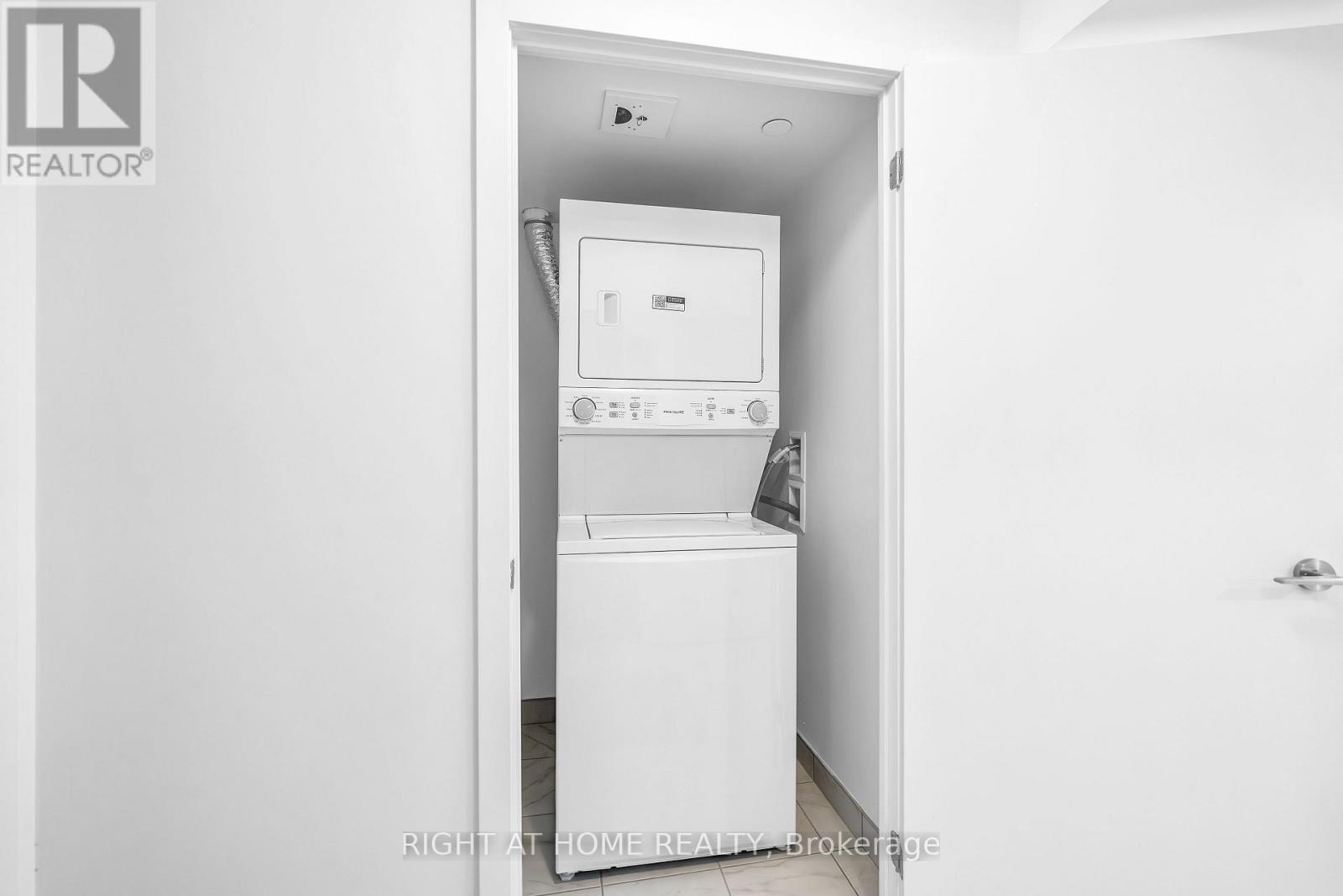 2204 - 1010 Sandy Beach Road, Pickering, Ontario  L1W 0C7 - Photo 7 - E12857396