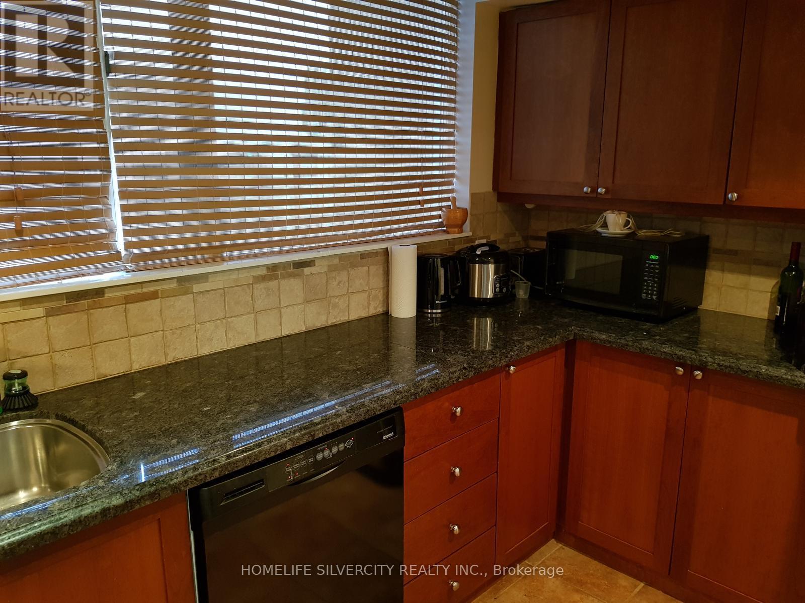 Sph 05 - 3695 Kaneff Crescent, Mississauga, Ontario  L5A 4B6 - Photo 5 - W12982808