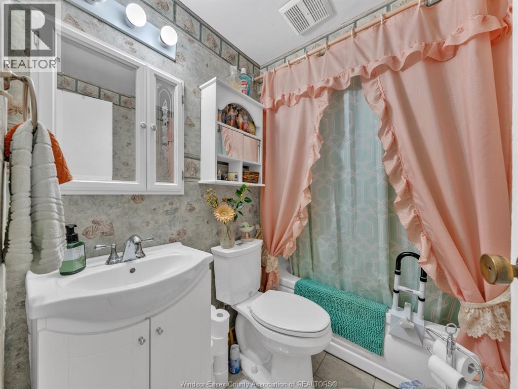 6430 Thornberry, Windsor, Ontario  N8T 2W9 - Photo 19 - 26007785