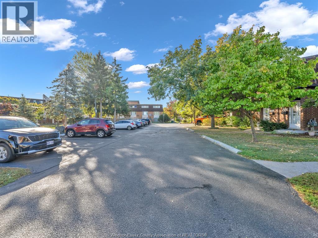 6430 Thornberry, Windsor, Ontario  N8T 2W9 - Photo 5 - 26007785