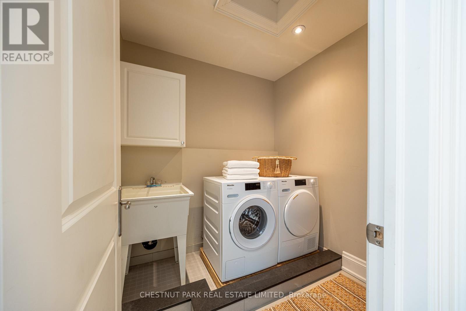 38 Annesley Avenue, Toronto, Ontario  M4G 2T7 - Photo 35 - C12983738