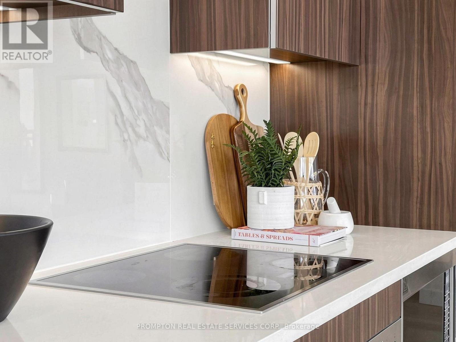 7203 - 3 Concord Cityplace Way, Toronto, Ontario  M5V 0X4 - Photo 24 - C12983766