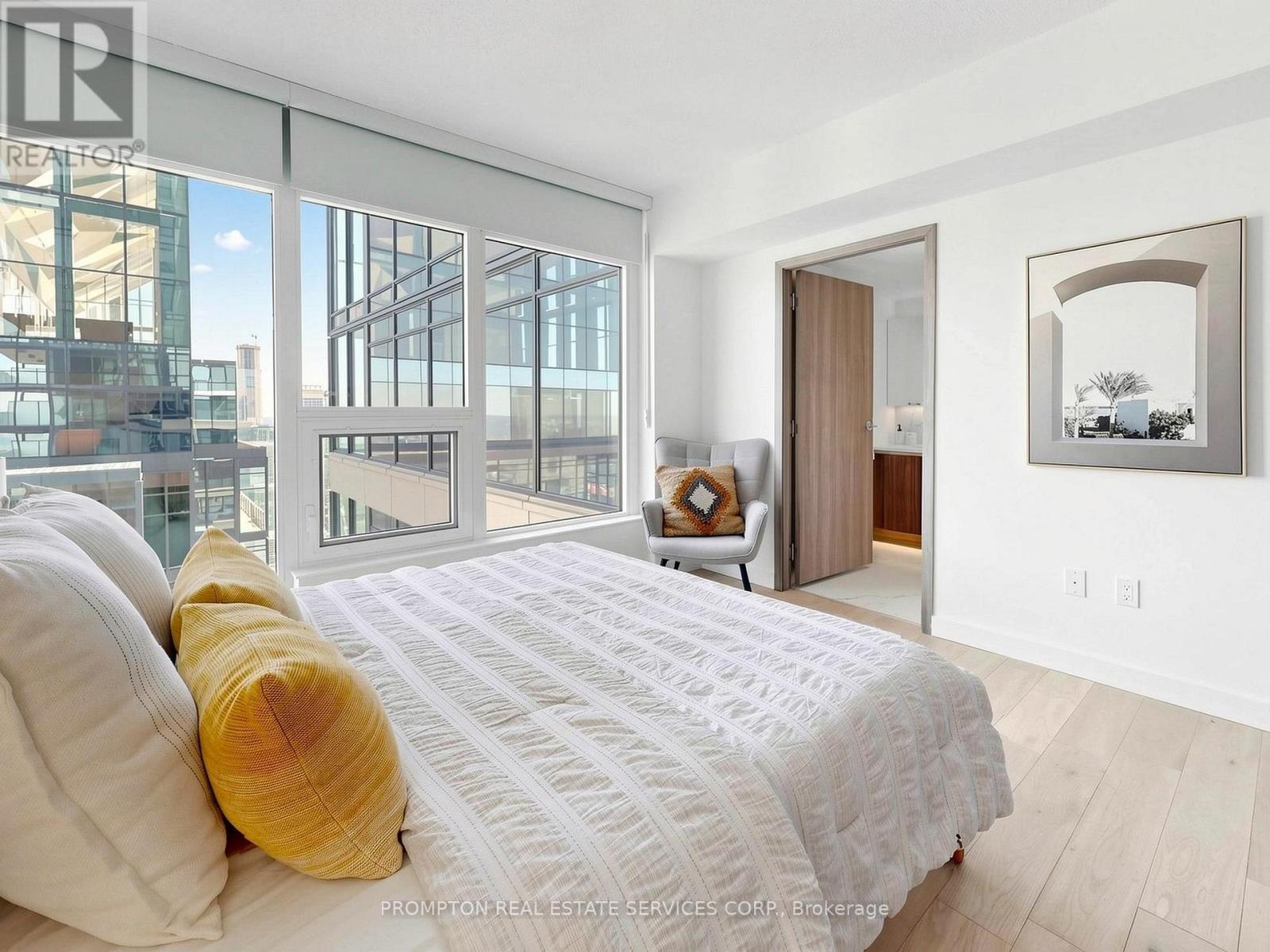 7203 - 3 Concord Cityplace Way, Toronto, Ontario  M5V 0X4 - Photo 30 - C12983766