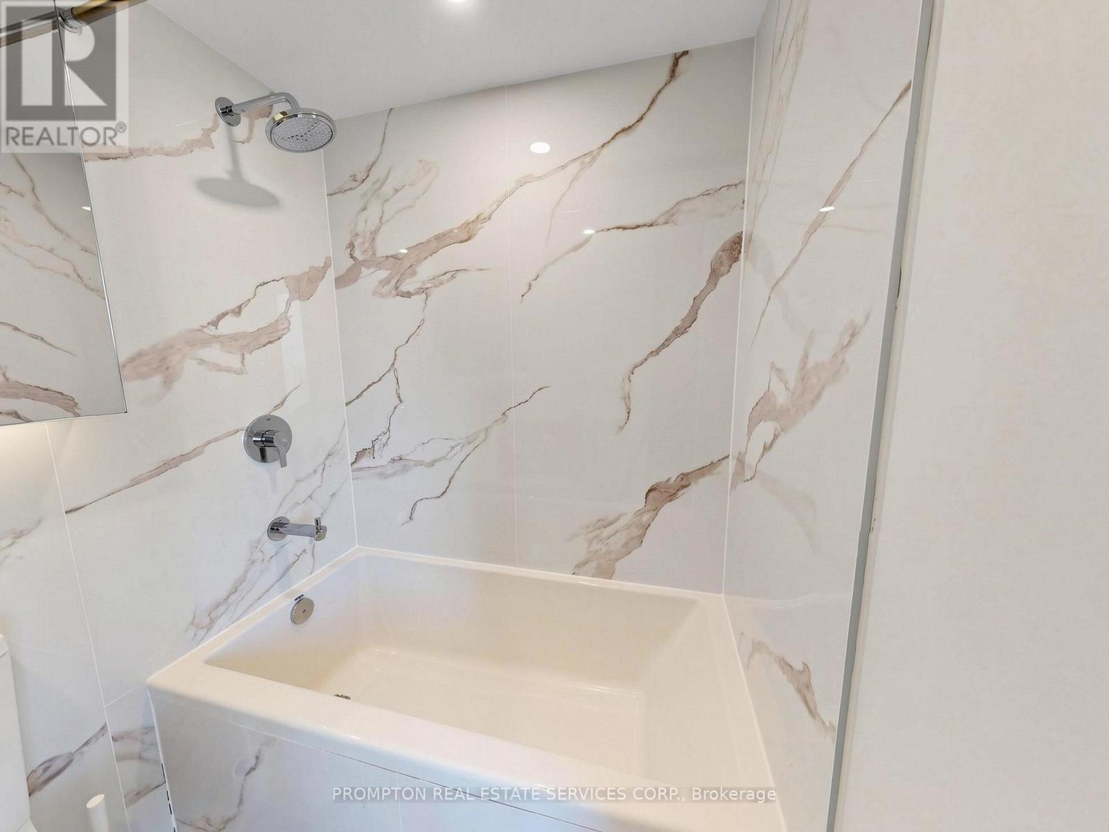 7203 - 3 Concord Cityplace Way, Toronto, Ontario  M5V 0X4 - Photo 32 - C12983766