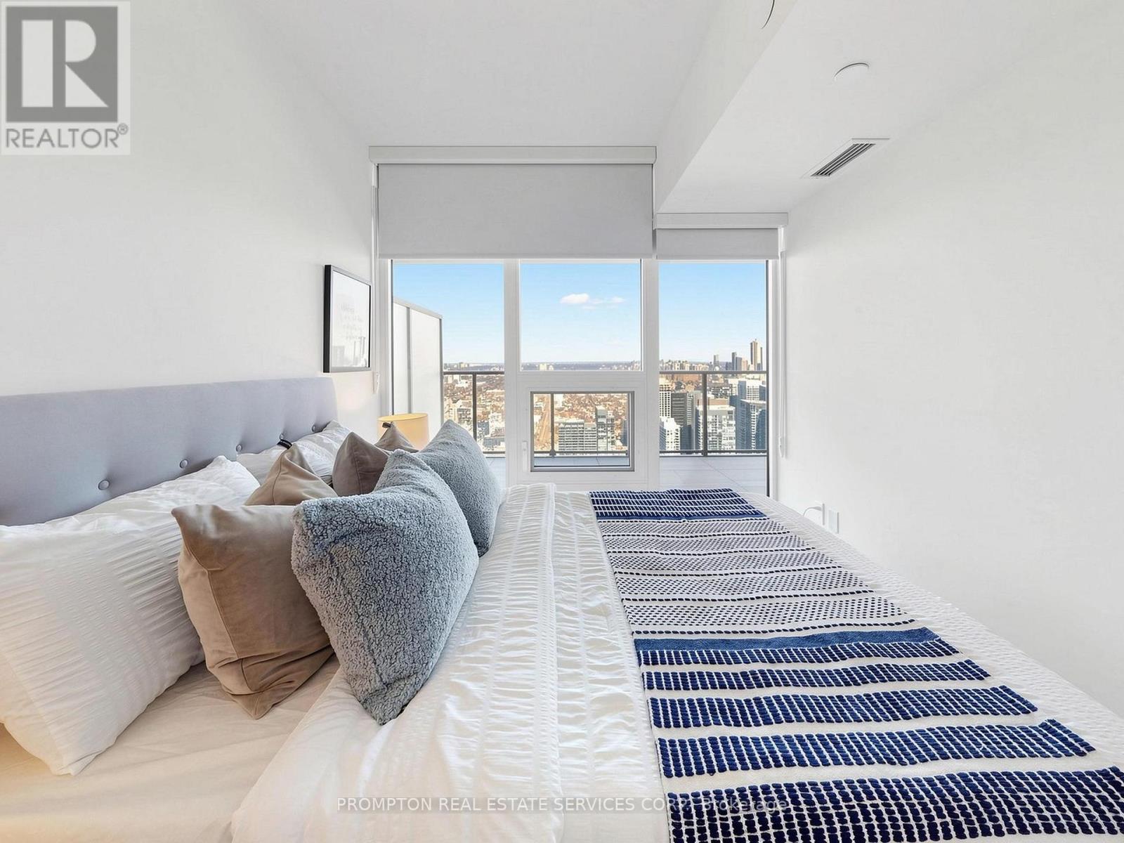 7203 - 3 Concord Cityplace Way, Toronto, Ontario  M5V 0X4 - Photo 36 - C12983766