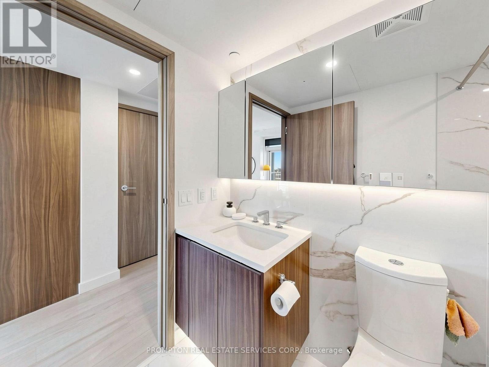 7203 - 3 Concord Cityplace Way, Toronto, Ontario  M5V 0X4 - Photo 37 - C12983766