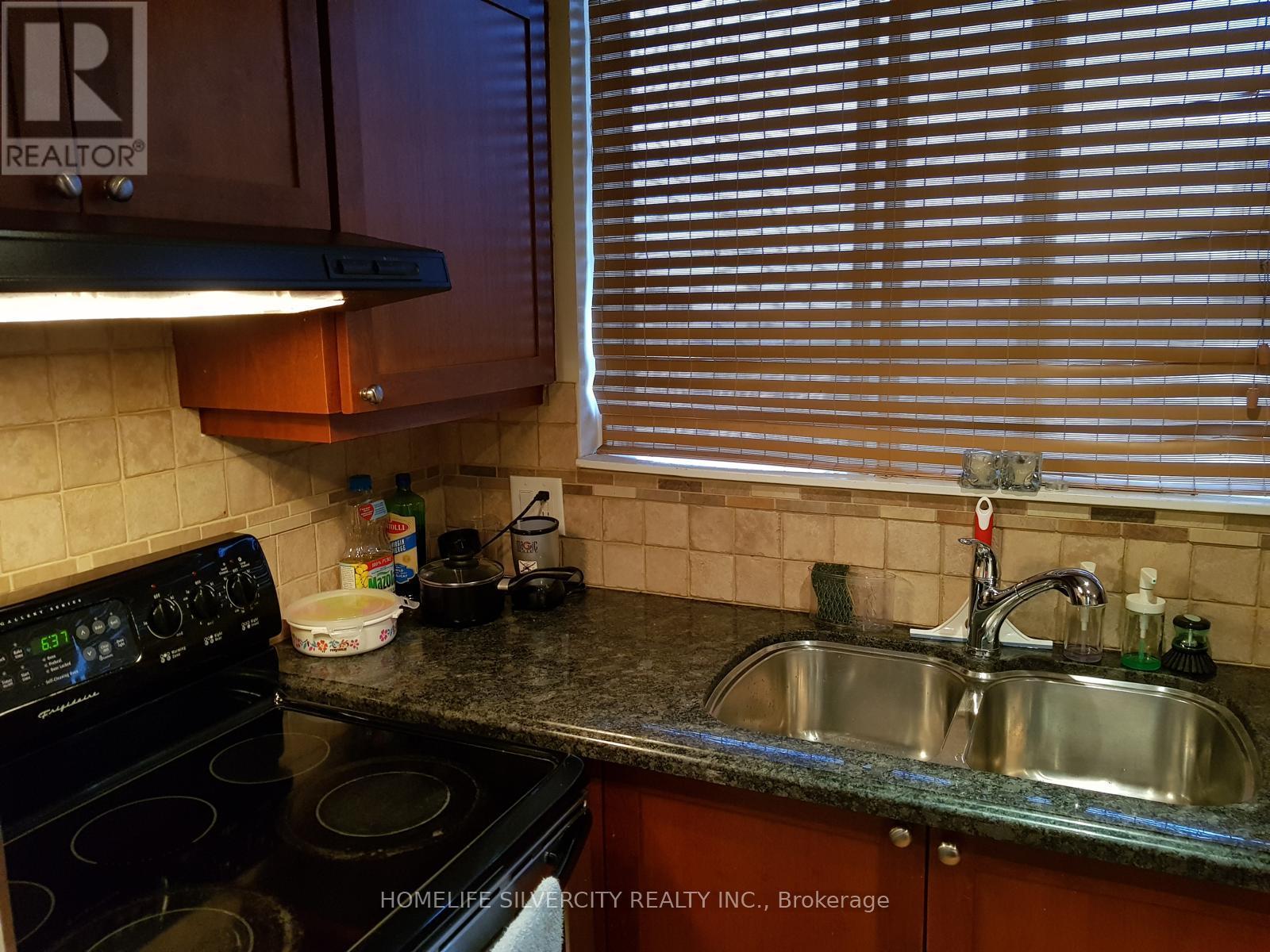 Sph 05 - 3695 Kaneff Crescent, Mississauga, Ontario  L5A 4B6 - Photo 4 - W12982808