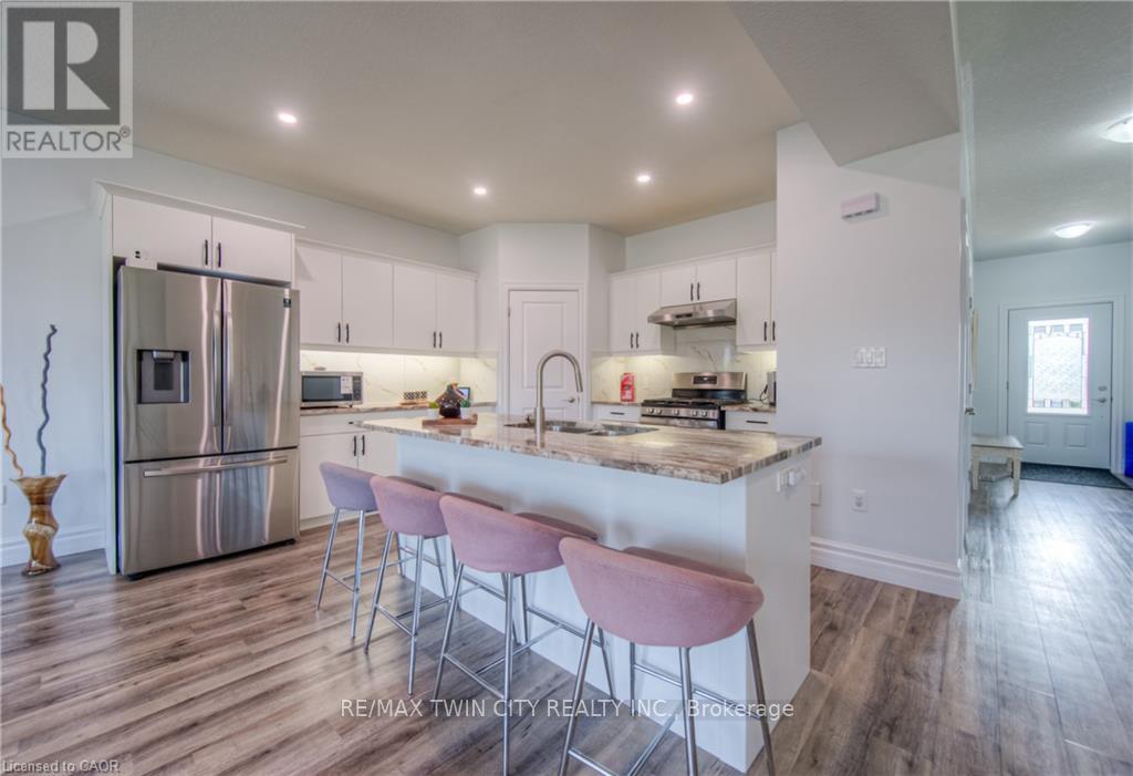 741 Hollinger Avenue, North Perth, Ontario  N4W 0J3 - Photo 5 - X12803864