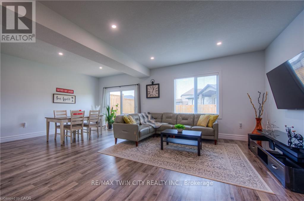 741 Hollinger Avenue, North Perth, Ontario  N4W 0J3 - Photo 9 - X12803864