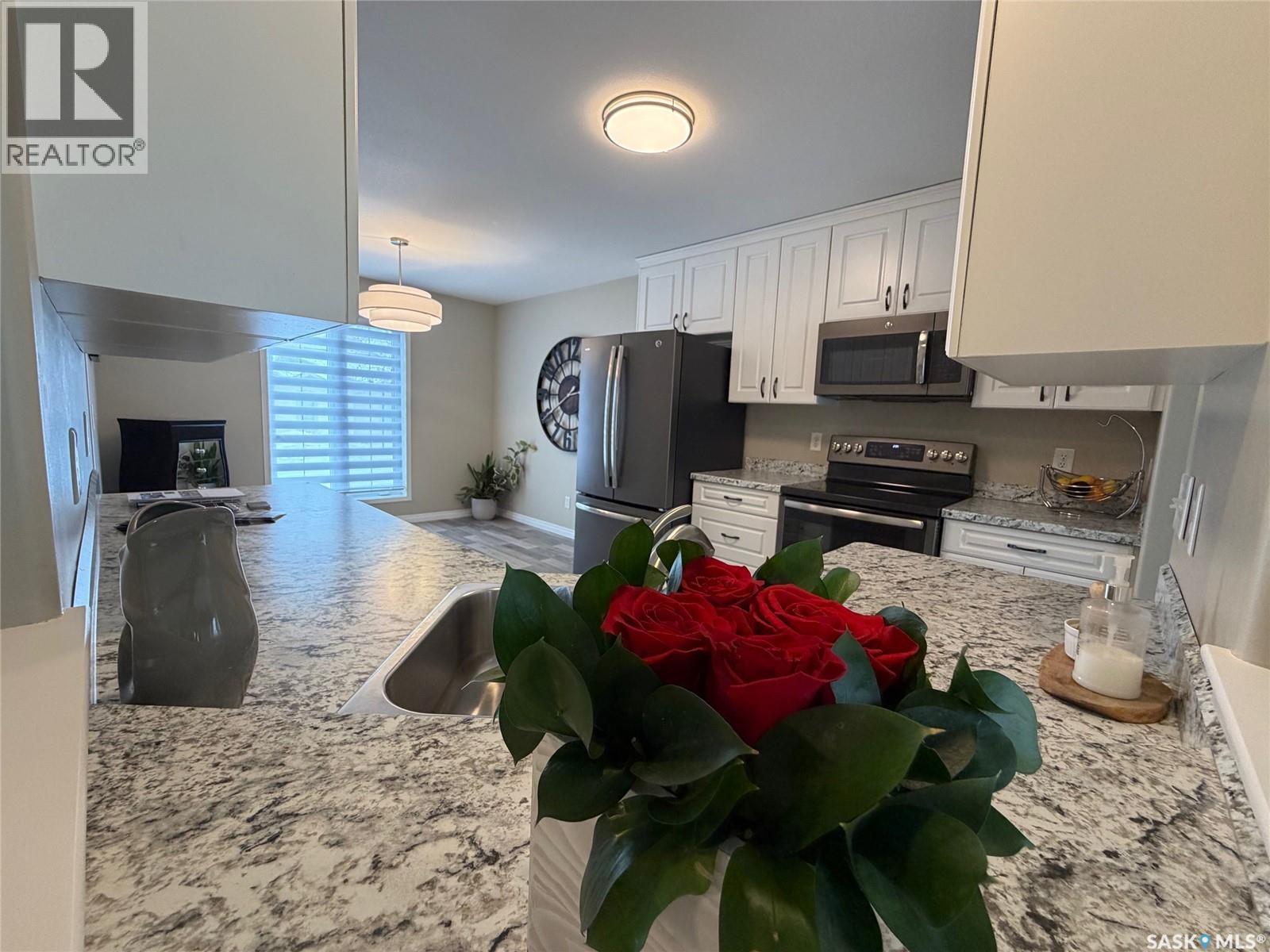 27 330 Stodola Court, Saskatoon, Saskatchewan  S7N 4N9 - Photo 3 - SK029164