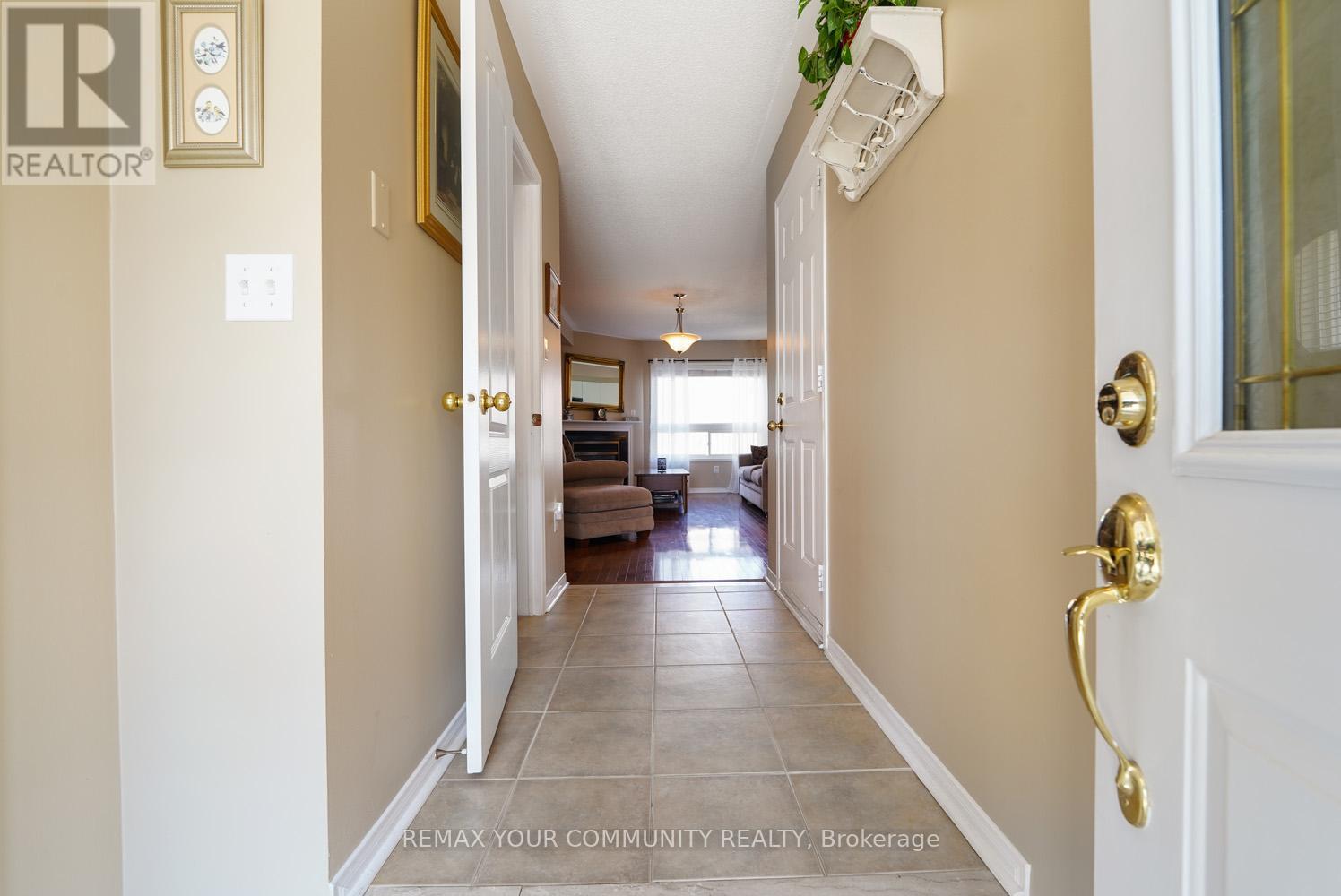 109 Collis Drive, Aurora, Ontario  L4G 7V2 - Photo 5 - N12983496