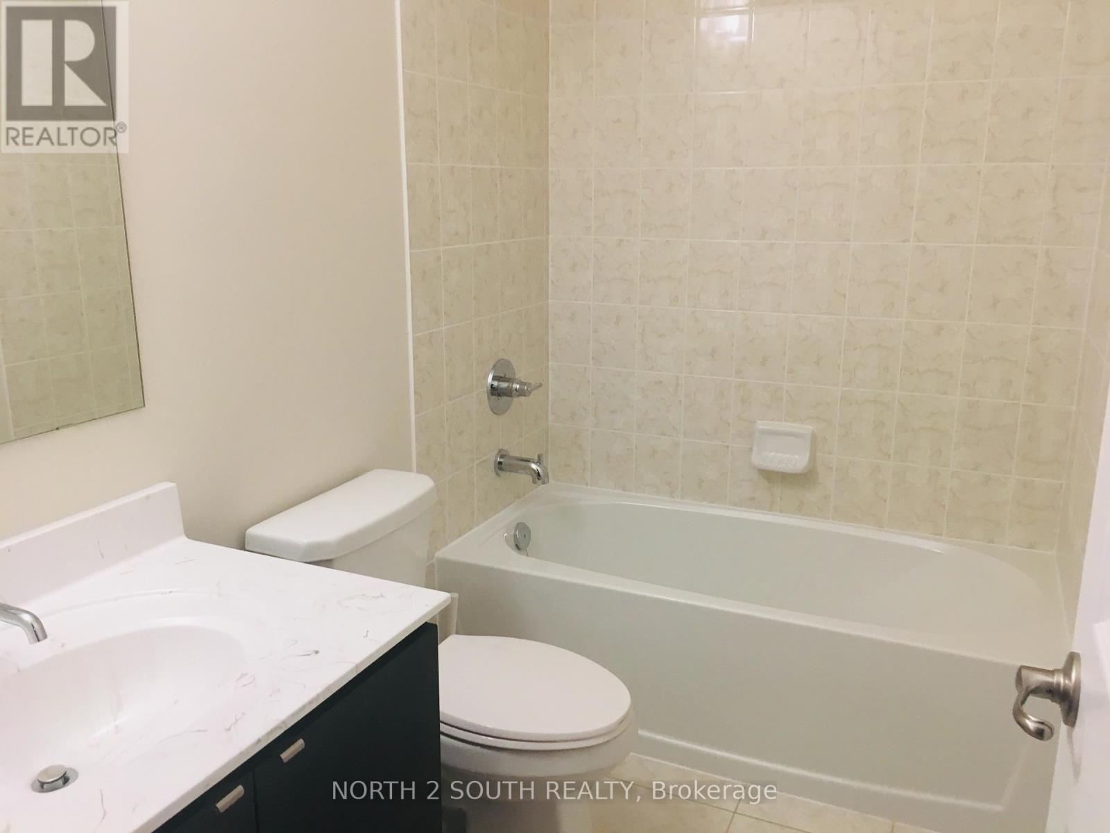 32 Carville Woods Circle, Vaughan, Ontario  L6A 4Z6 - Photo 7 - N12983712