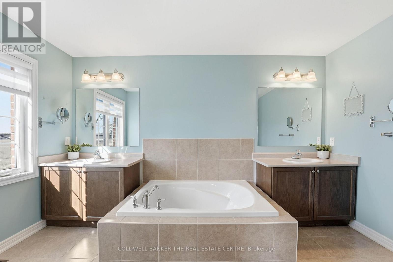 81 Romanelli Crescent N, Bradford West Gwillimbury (Bradford), Ontario  L3Z 0X7 - Photo 20 - N12983768