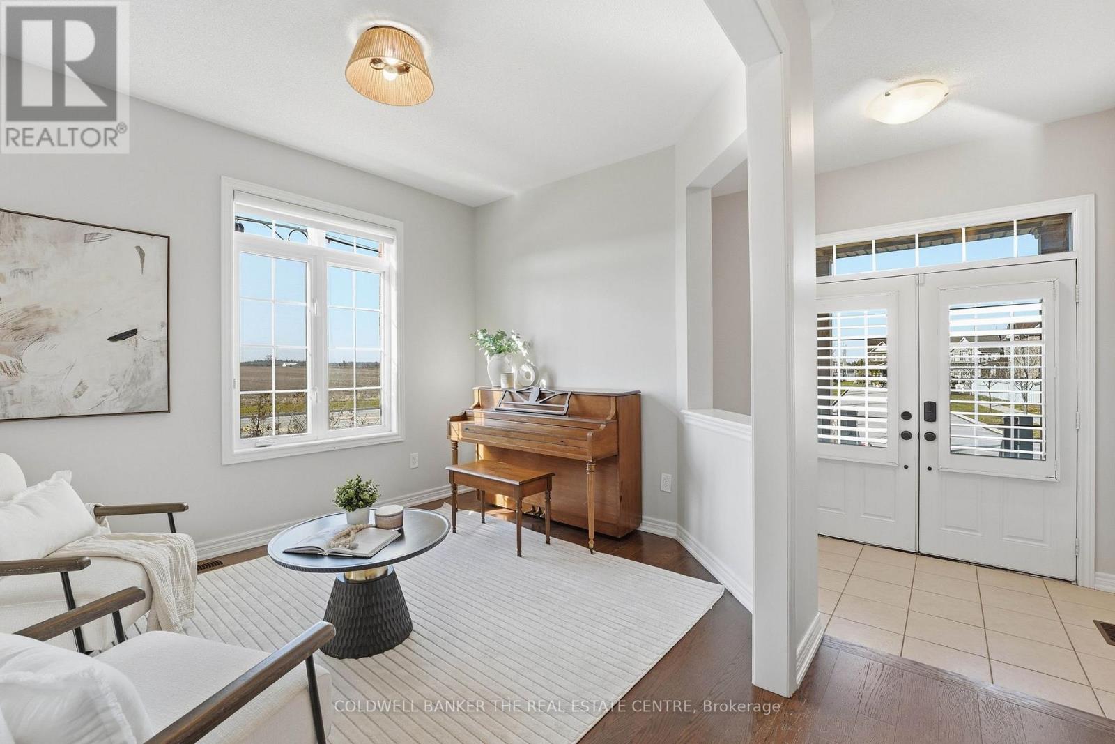 81 Romanelli Crescent N, Bradford West Gwillimbury (Bradford), Ontario  L3Z 0X7 - Photo 3 - N12983768