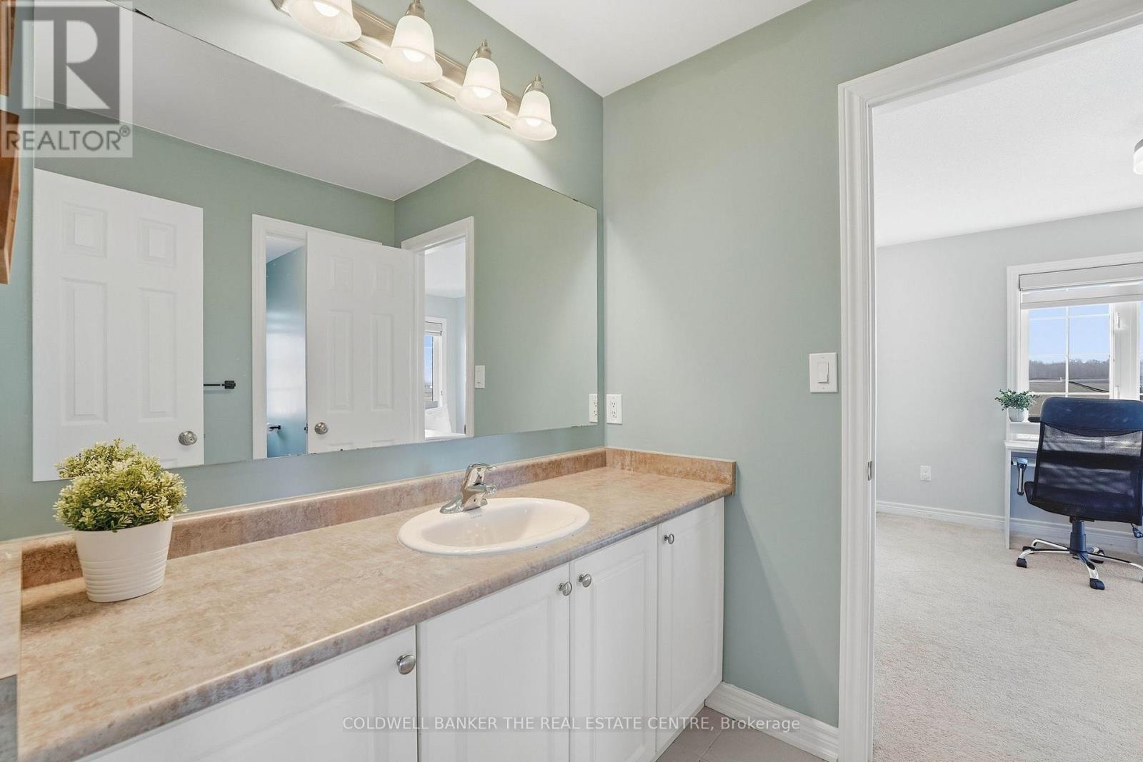 81 Romanelli Crescent N, Bradford West Gwillimbury (Bradford), Ontario  L3Z 0X7 - Photo 34 - N12983768