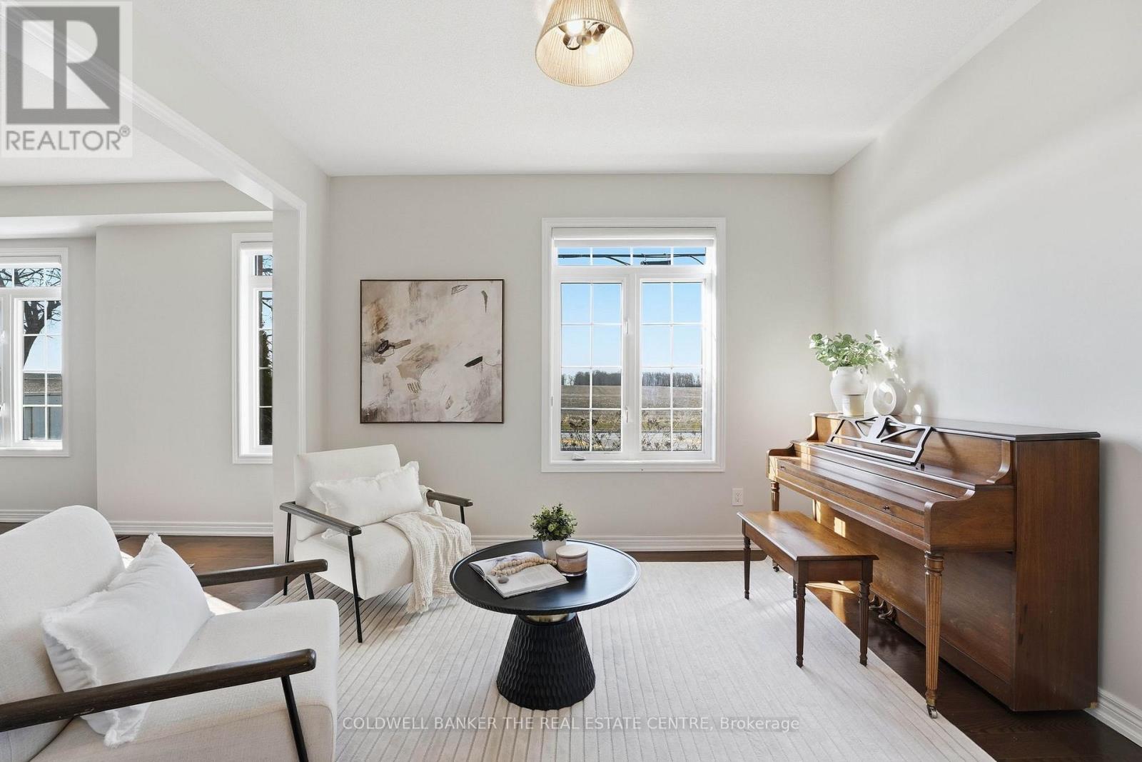 81 Romanelli Crescent N, Bradford West Gwillimbury (Bradford), Ontario  L3Z 0X7 - Photo 4 - N12983768