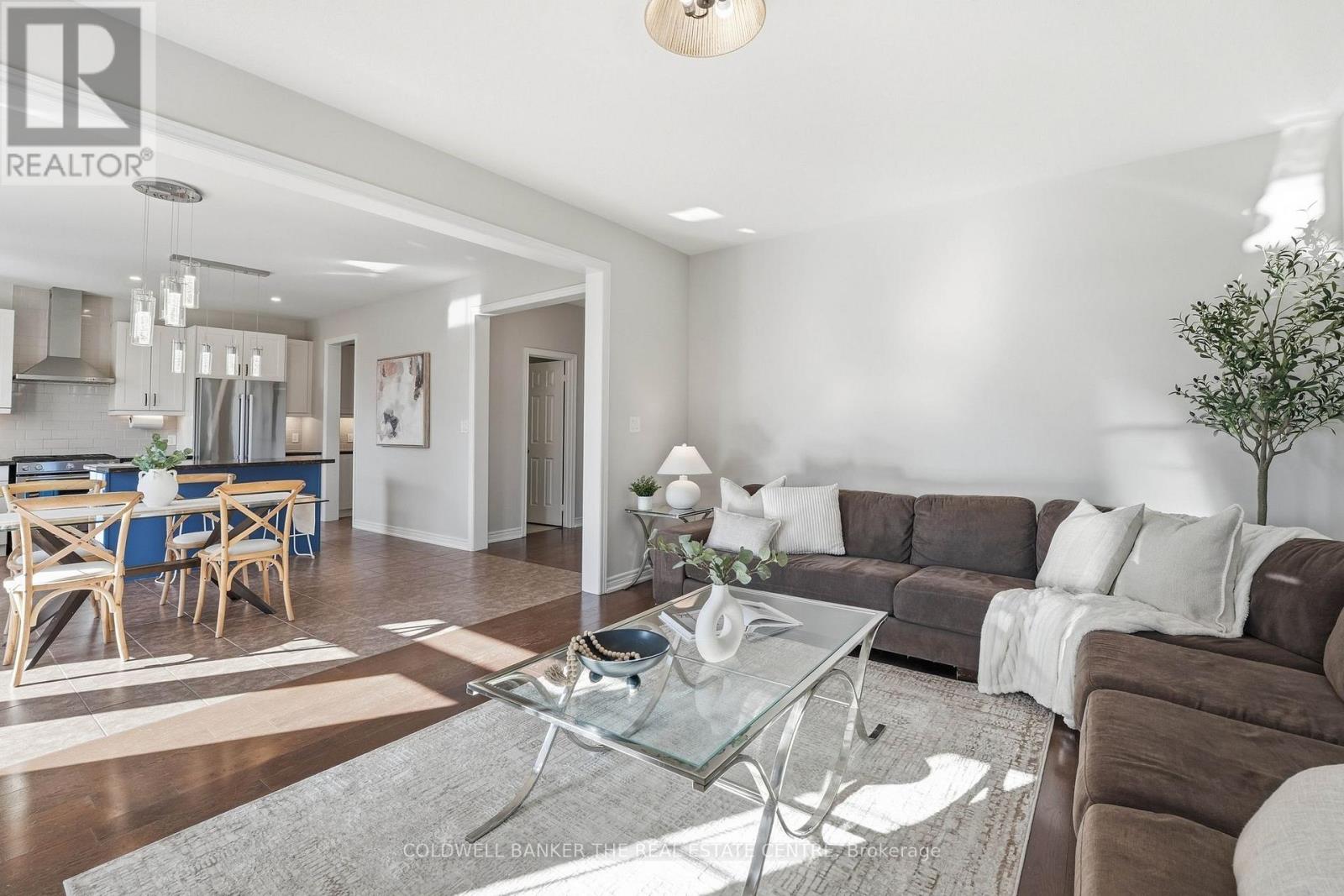 81 Romanelli Crescent N, Bradford West Gwillimbury (Bradford), Ontario  L3Z 0X7 - Photo 7 - N12983768