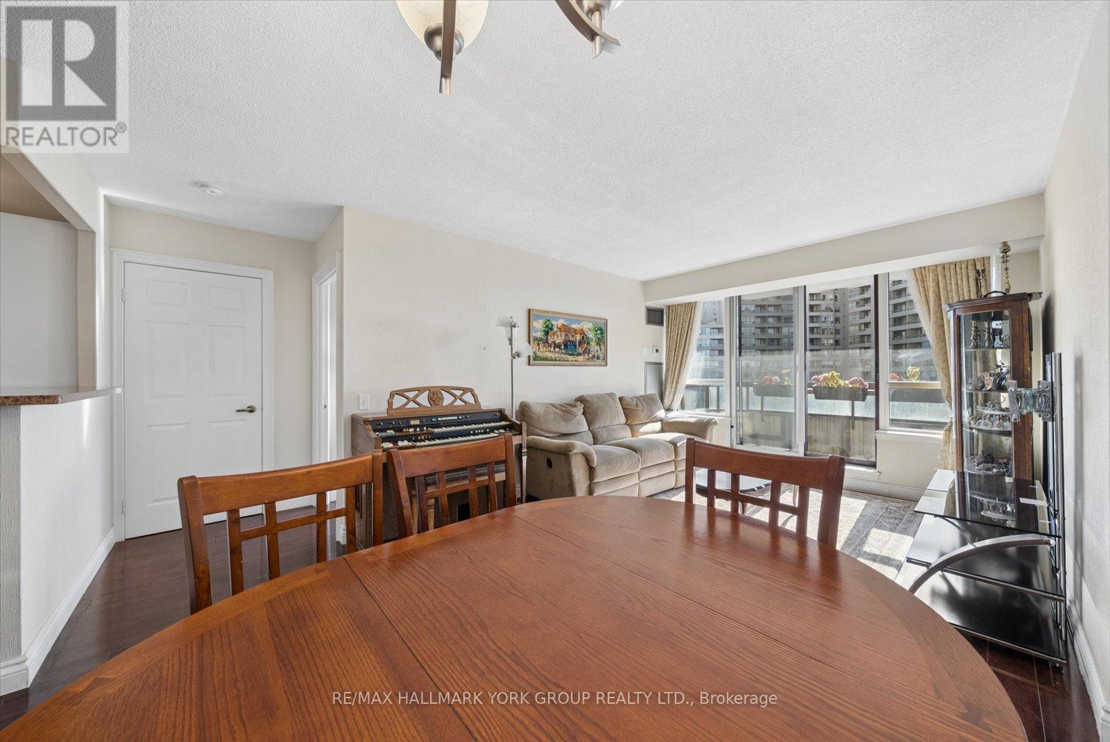 512 - 81 Townsgate Drive, Vaughan, Ontario  L4J 8E6 - Photo 10 - N12983840