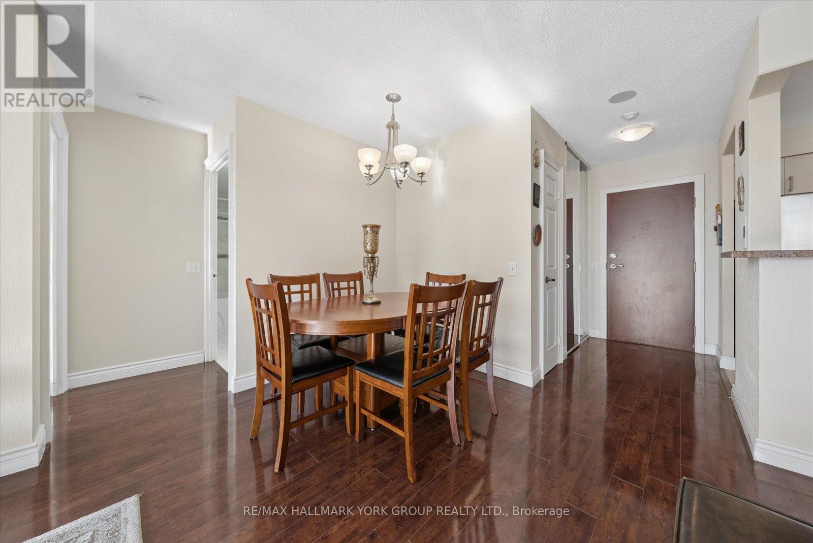 512 - 81 Townsgate Drive, Vaughan, Ontario  L4J 8E6 - Photo 11 - N12983840