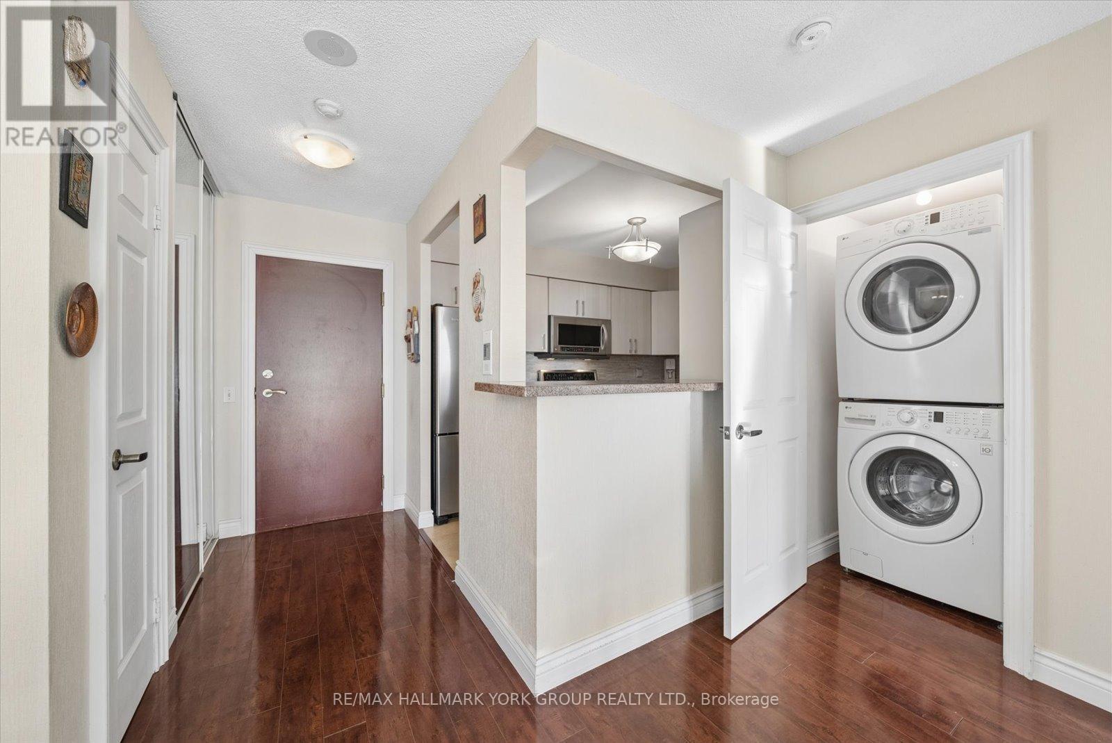 512 - 81 Townsgate Drive, Vaughan, Ontario  L4J 8E6 - Photo 14 - N12983840