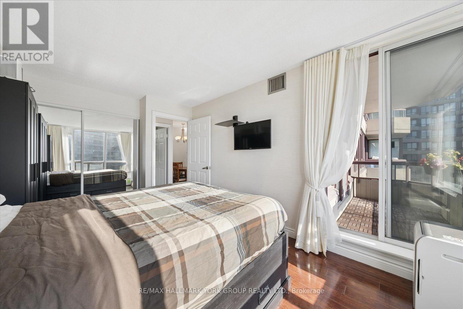 512 - 81 Townsgate Drive, Vaughan, Ontario  L4J 8E6 - Photo 18 - N12983840