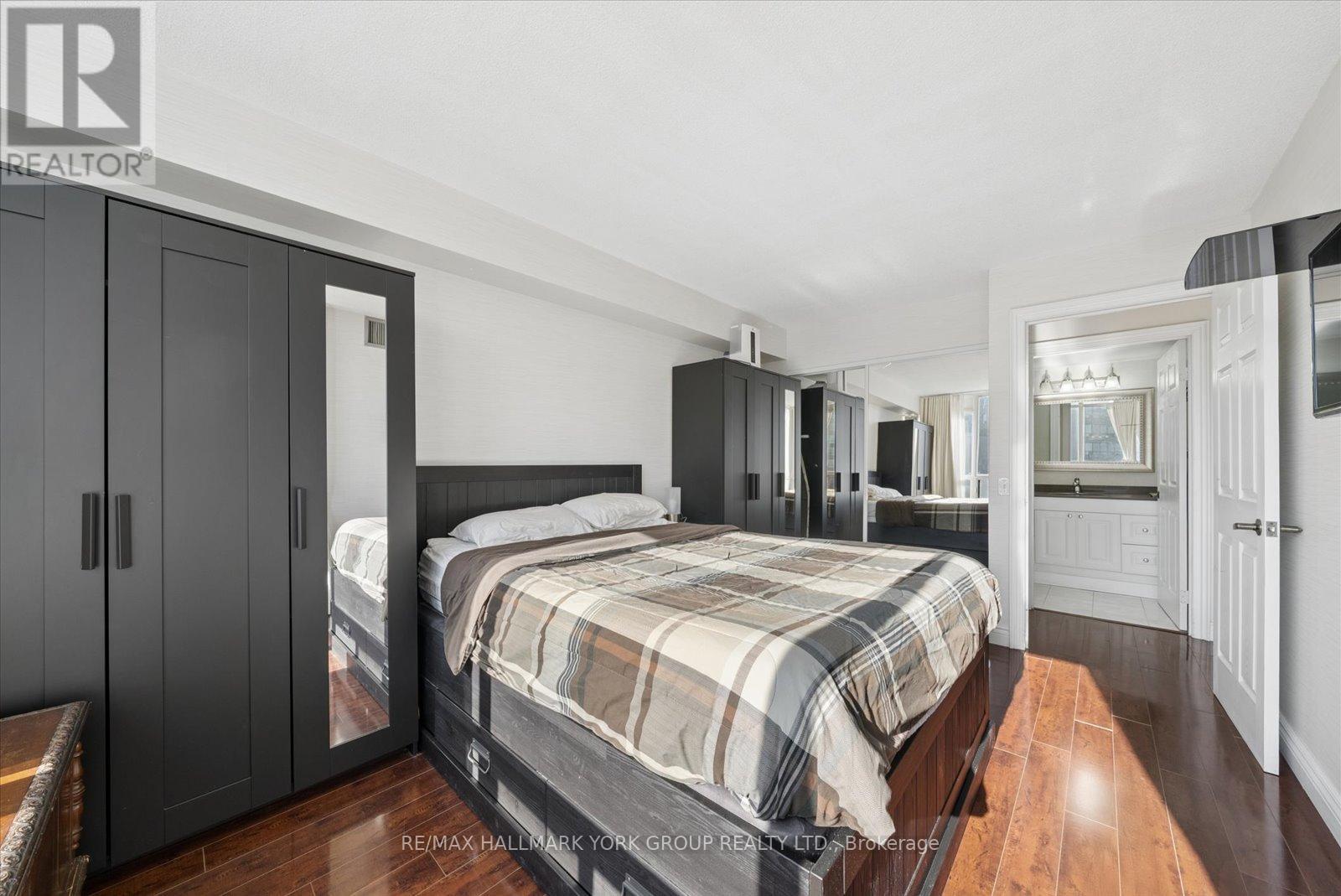 512 - 81 Townsgate Drive, Vaughan, Ontario  L4J 8E6 - Photo 19 - N12983840