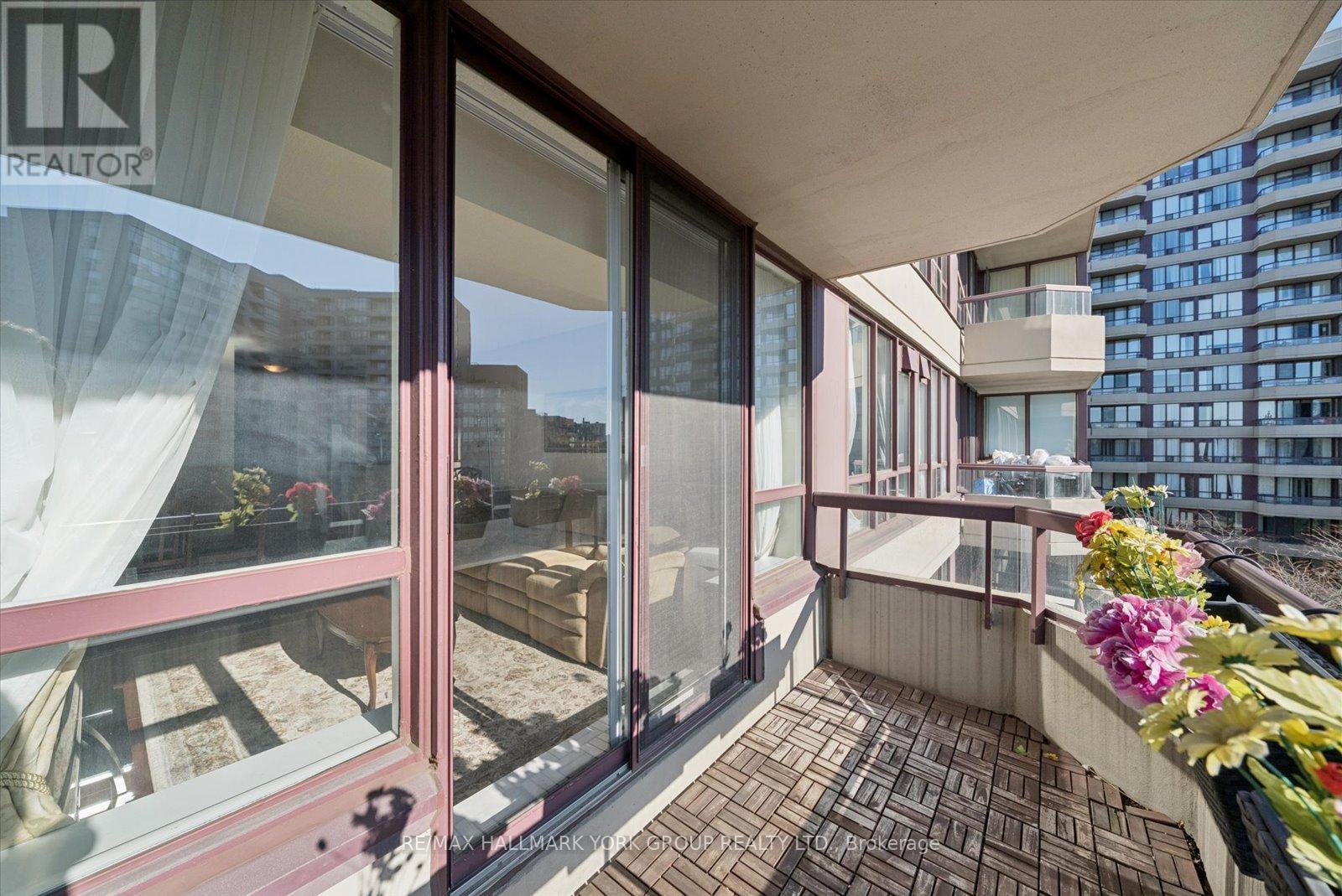 512 - 81 Townsgate Drive, Vaughan, Ontario  L4J 8E6 - Photo 25 - N12983840