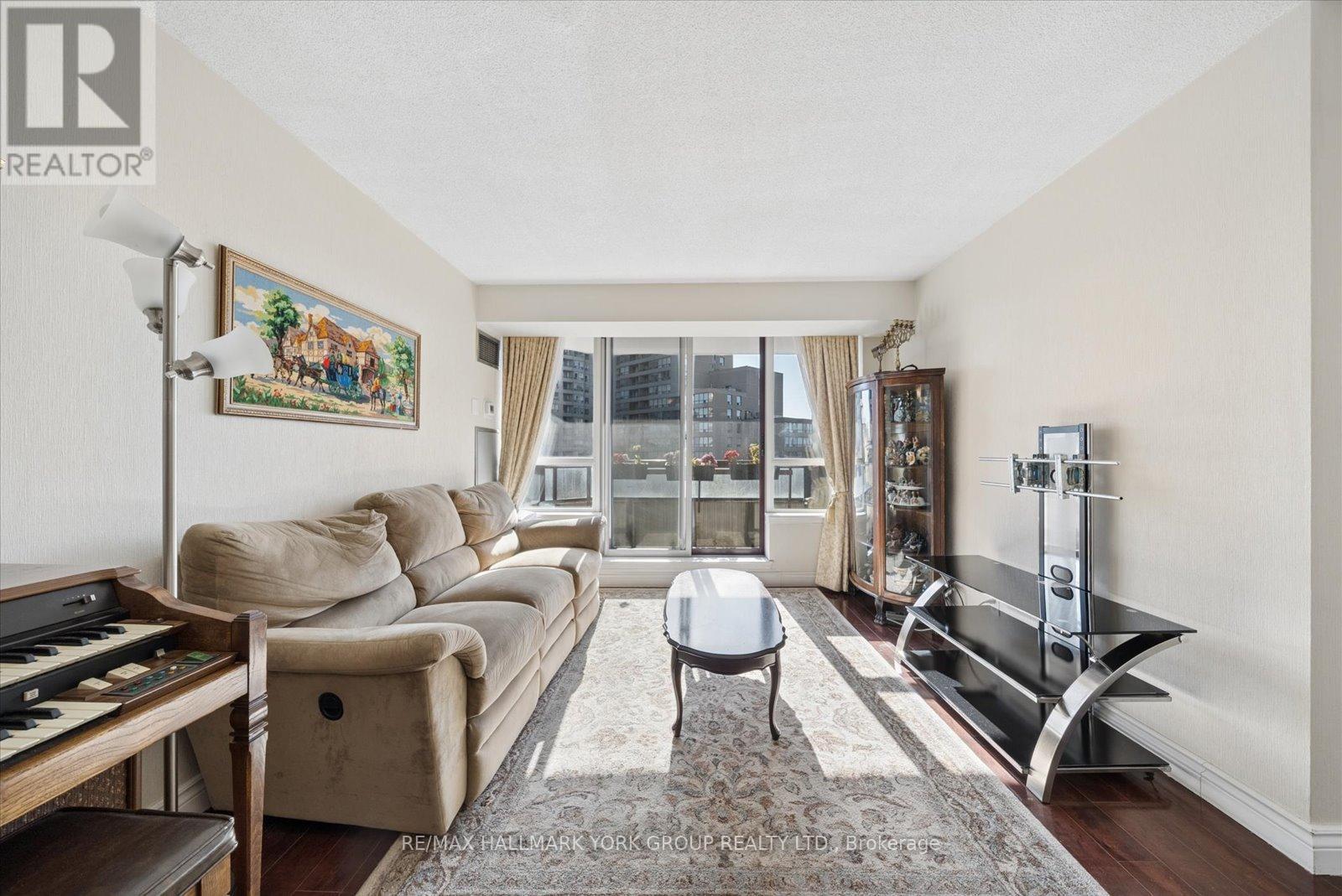 512 - 81 Townsgate Drive, Vaughan, Ontario  L4J 8E6 - Photo 6 - N12983840