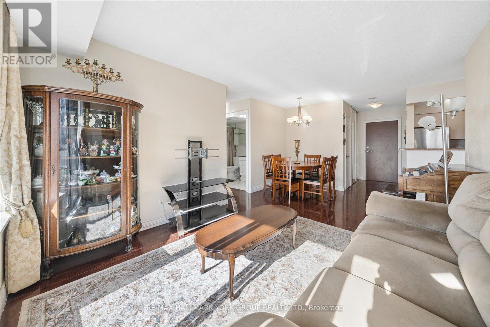 512 - 81 Townsgate Drive, Vaughan, Ontario  L4J 8E6 - Photo 8 - N12983840