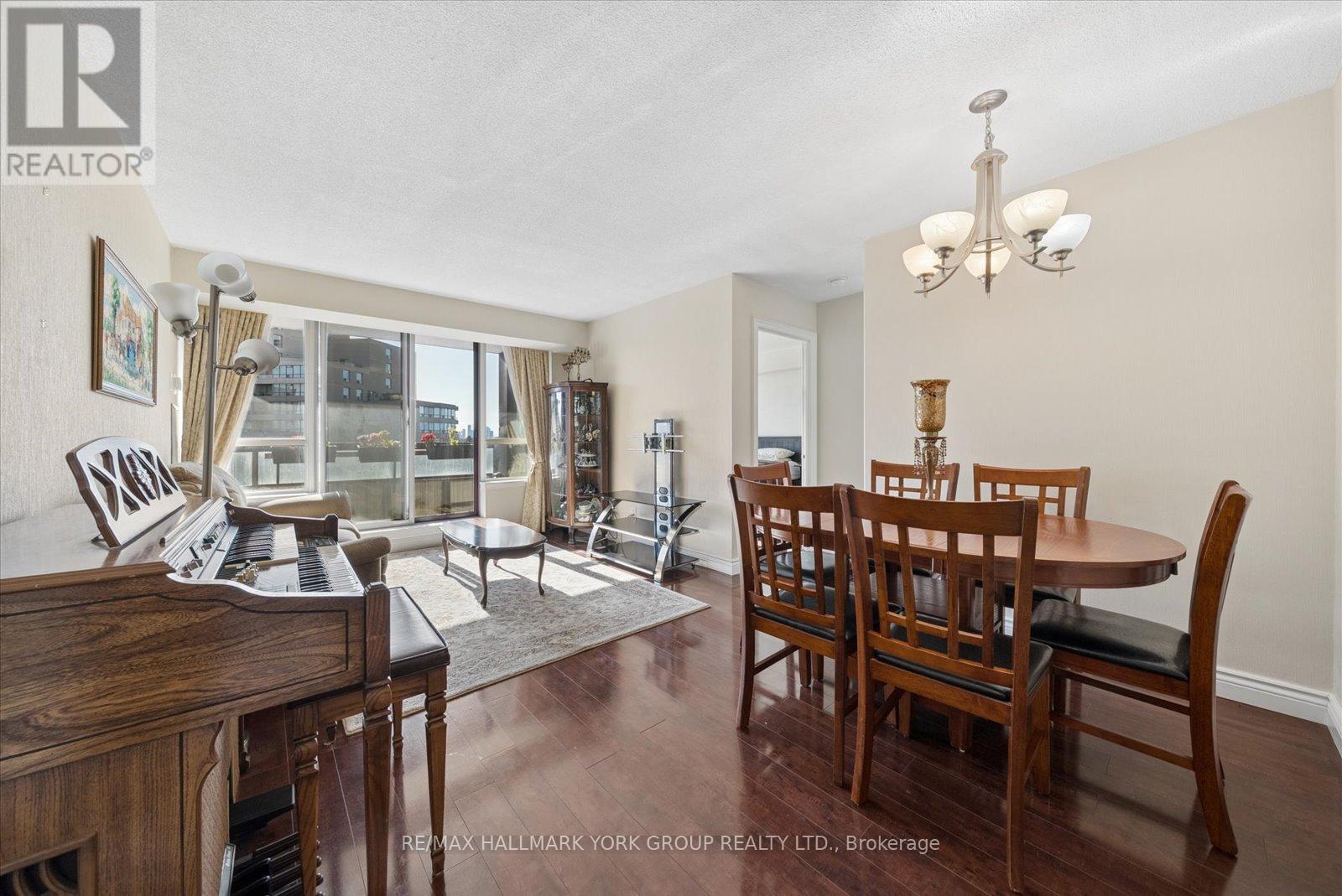 512 - 81 Townsgate Drive, Vaughan, Ontario  L4J 8E6 - Photo 9 - N12983840